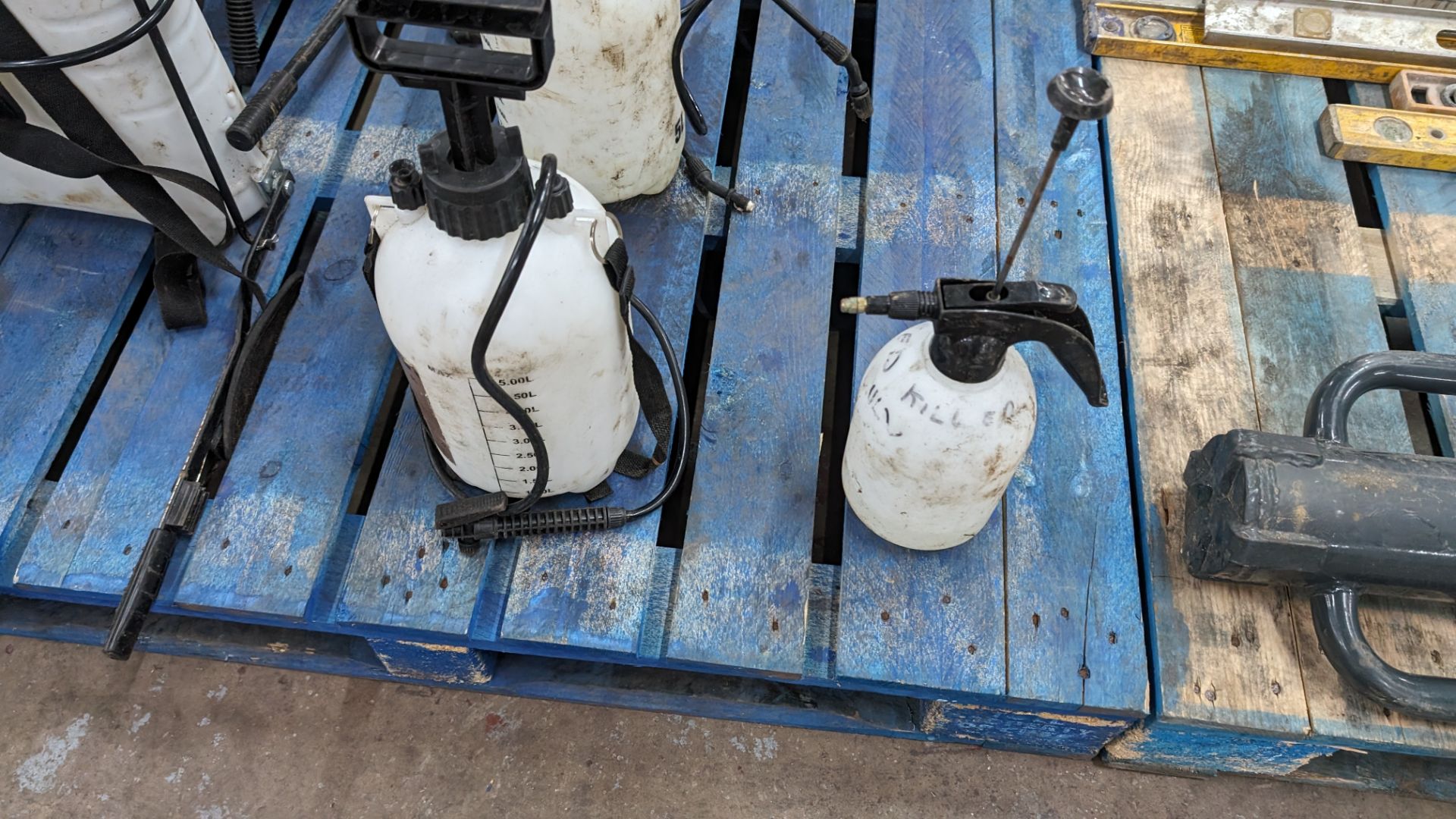 The contents of a pallet of backpack & handheld sprayers - Image 6 of 7