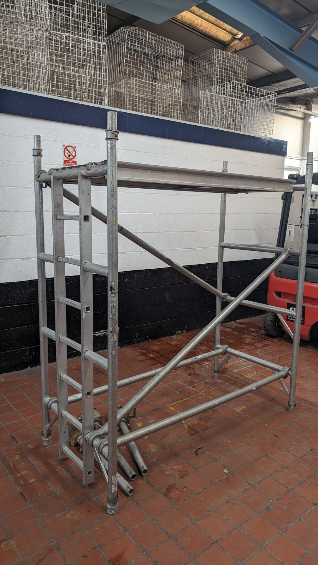 1 off small scaffold tower comprising 2 uprights, 4 beams/braces, 1 platform & 3 wheels - Image 3 of 5