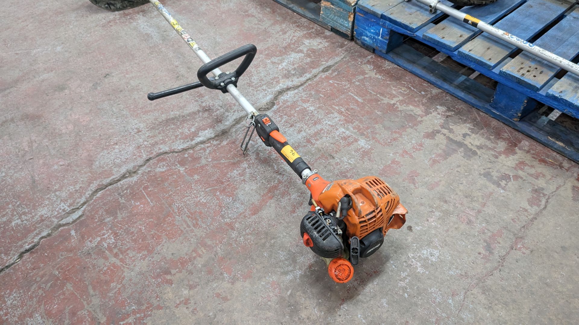 Echo model SRM-236TES long handled petrol strimmer - Image 4 of 11