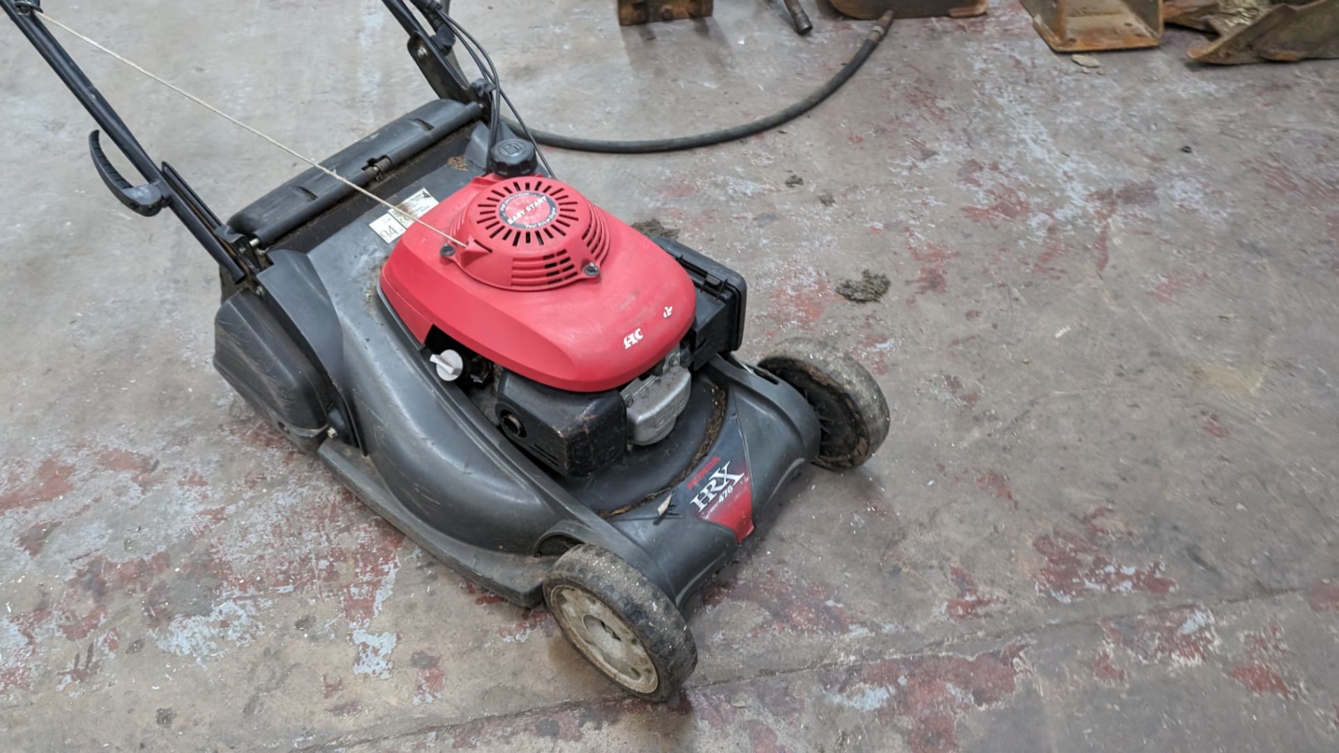 Honda HRX476 lawnmower with high performance easy start 4 stroke engine - Image 4 of 12