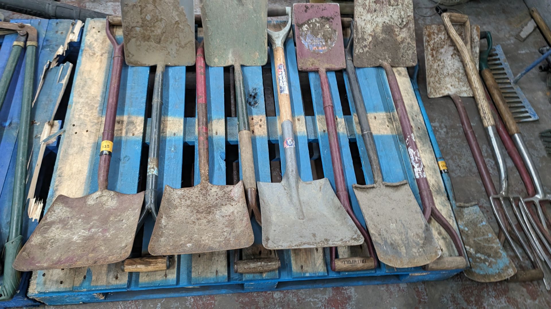 8 off assorted spades & shovels