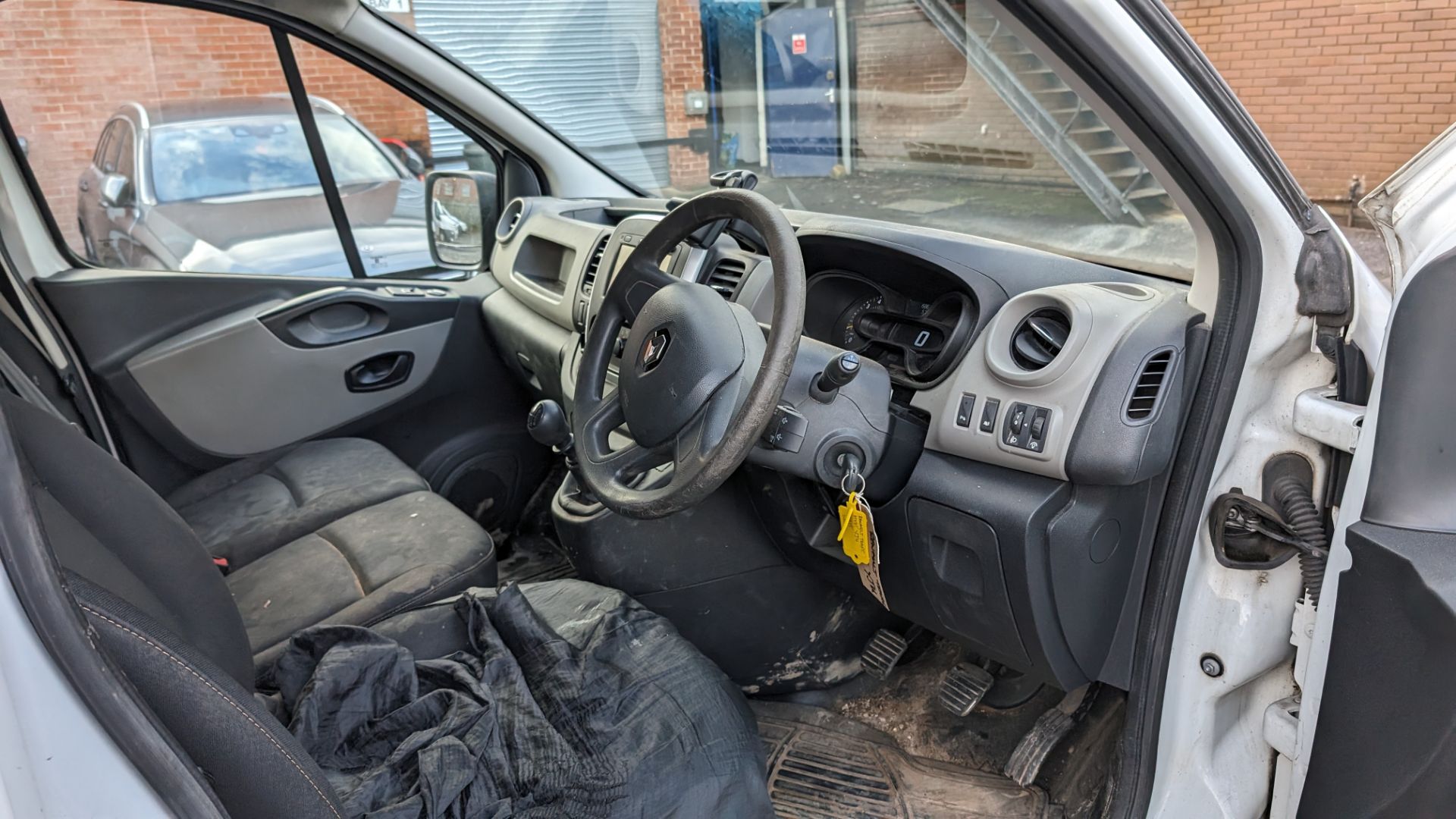 2015 Renault Trafic van - Image 16 of 26
