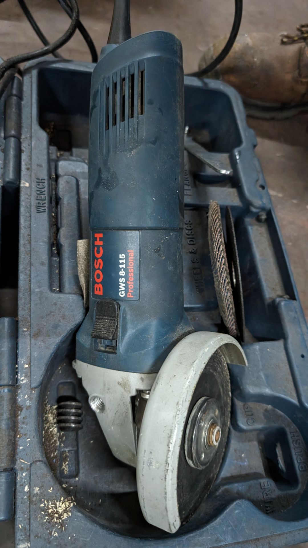 Bosch angle grinder with discs & case - Image 5 of 7