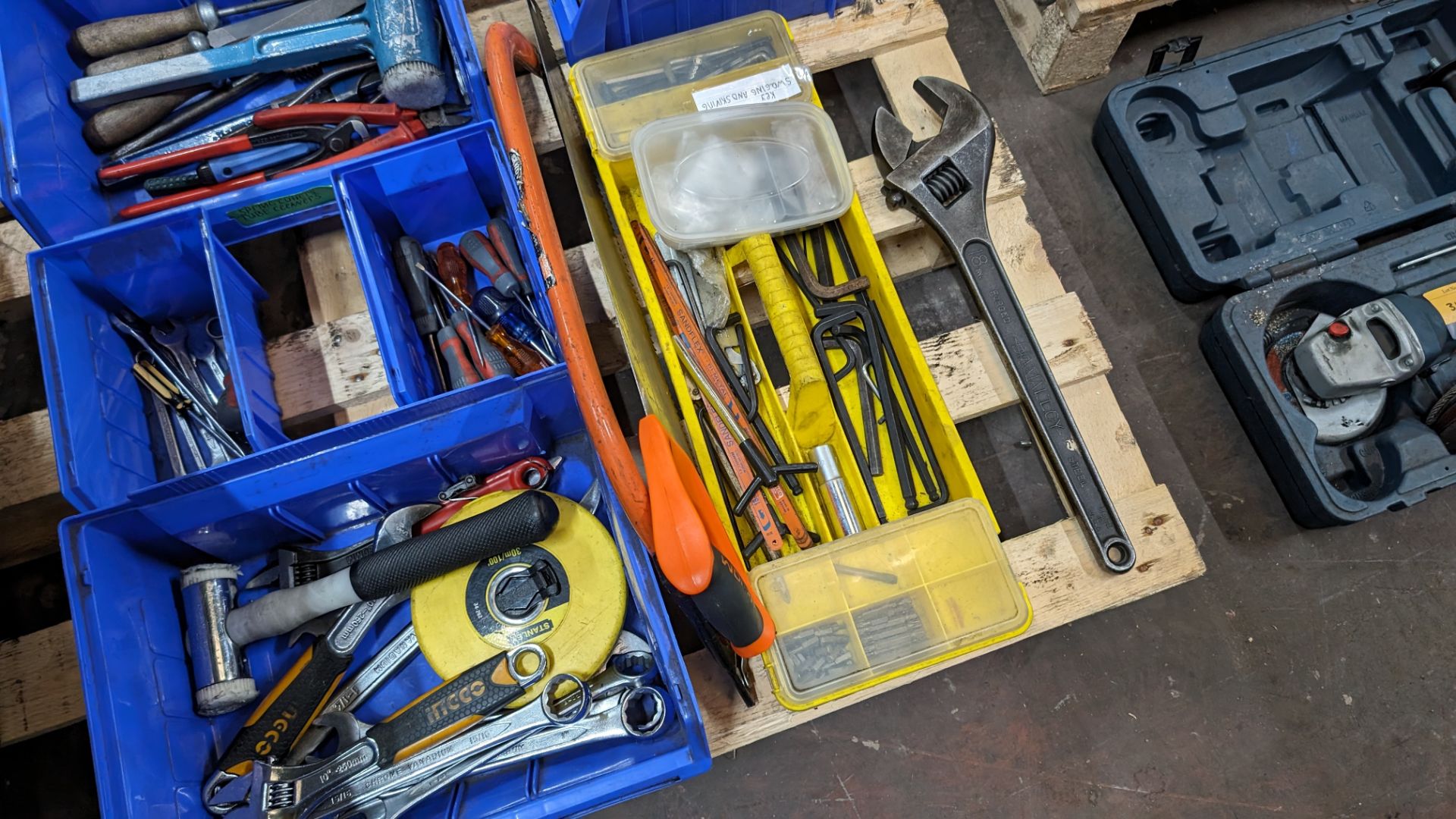 The contents of a pallet of assorted hand tools including toolbox & contents - Image 7 of 9