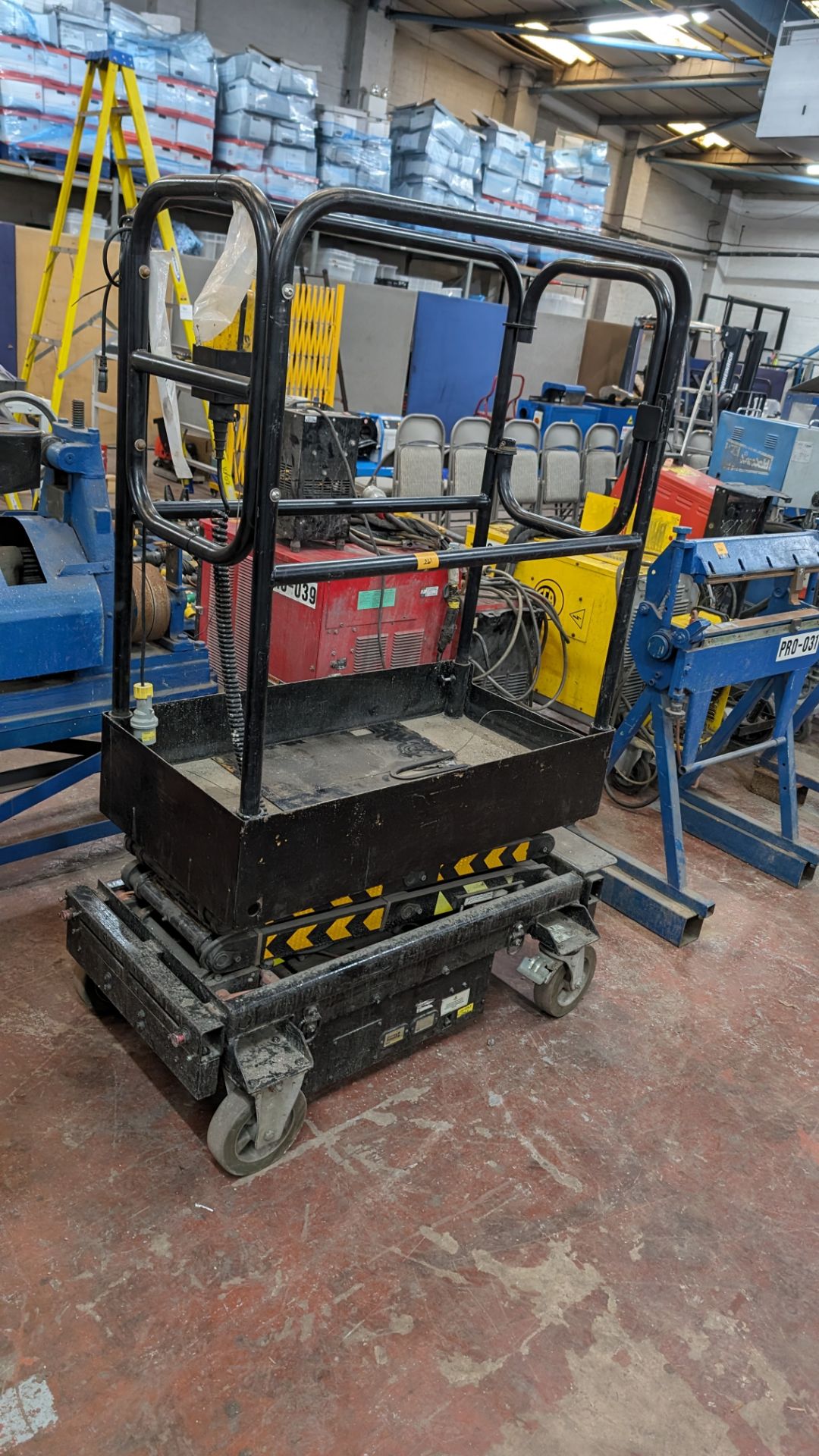 Mobile lifting platform