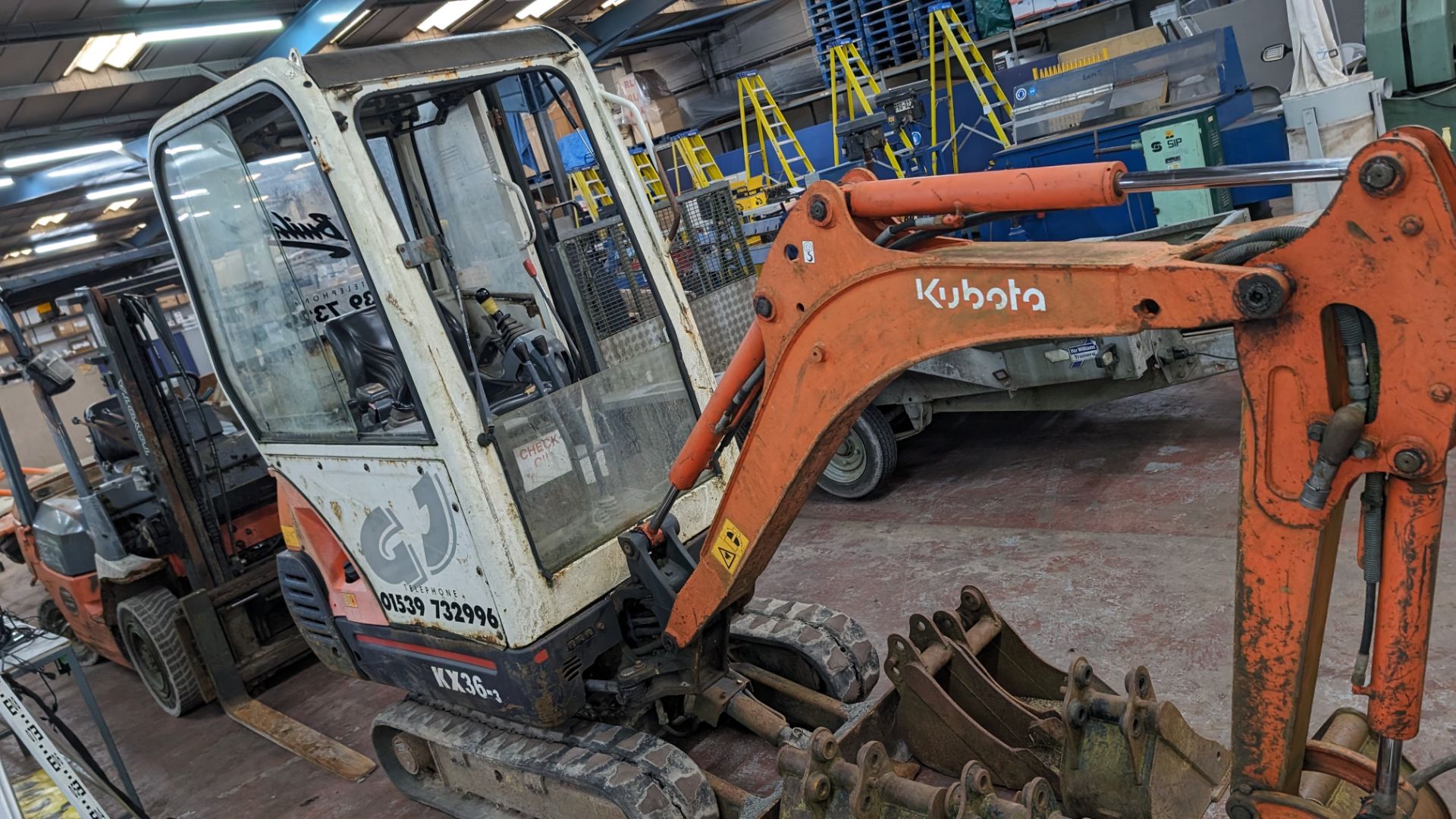 Kubota model KX36-3 tracked mini excavator including a total of 7 buckets (the large bucket connecte - Image 19 of 23