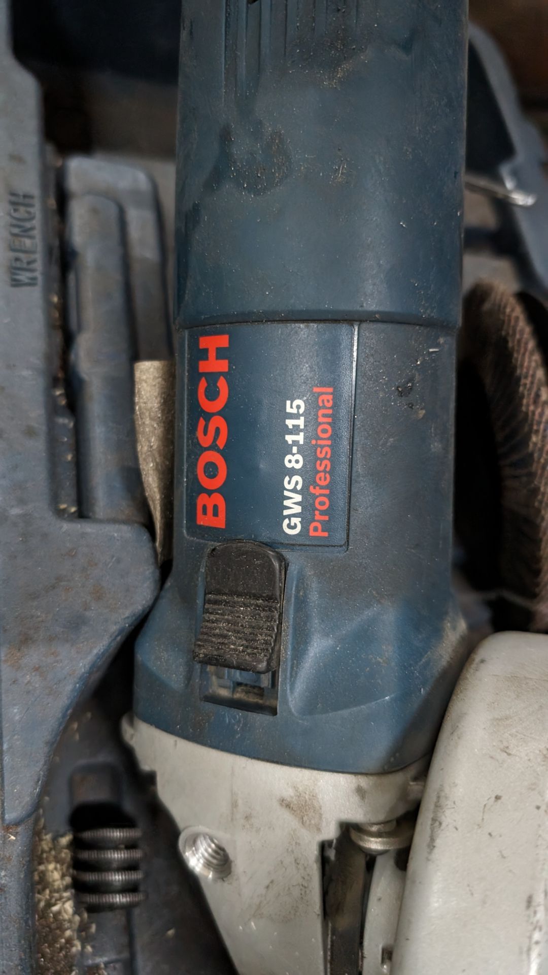 Bosch angle grinder with discs & case - Image 6 of 7