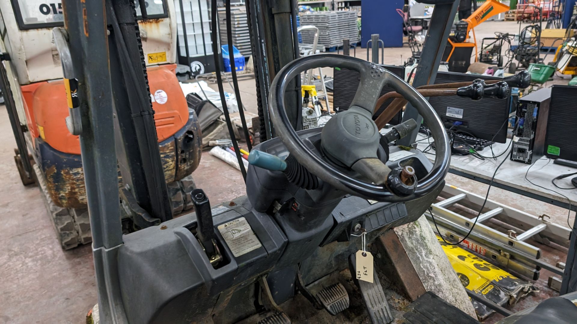 Toyota 25 diesel powered forklift truck with container spec mast & side shift. 4999 hours - Image 7 of 13