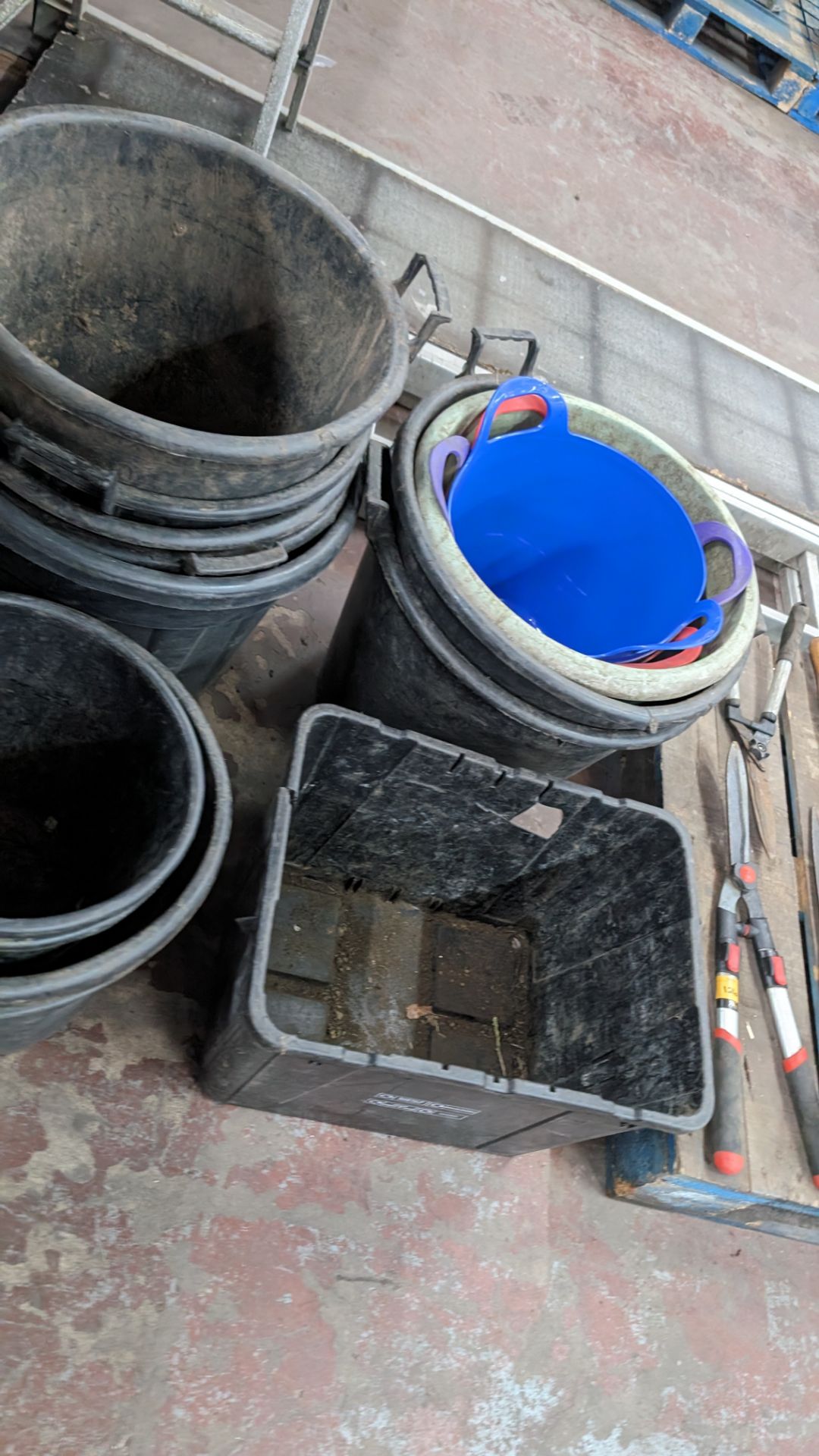 Mixed lot comprising 2 contractors tamper squares plus 4 stacks of buckets - Image 8 of 8