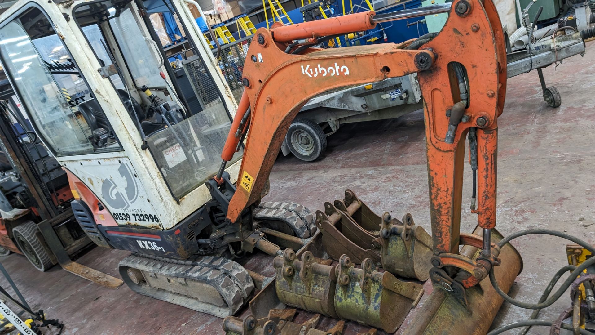 Kubota model KX36-3 tracked mini excavator including a total of 7 buckets (the large bucket connecte - Image 18 of 23