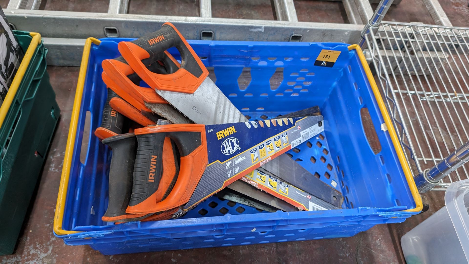The contents of a crate of hand saws - Image 2 of 5