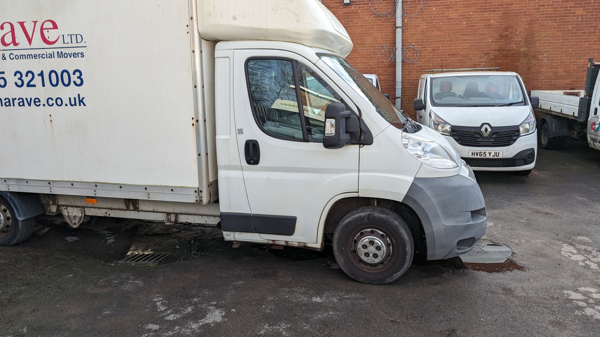 2011 Citroen Relay Luton van with tail lift - Image 10 of 17