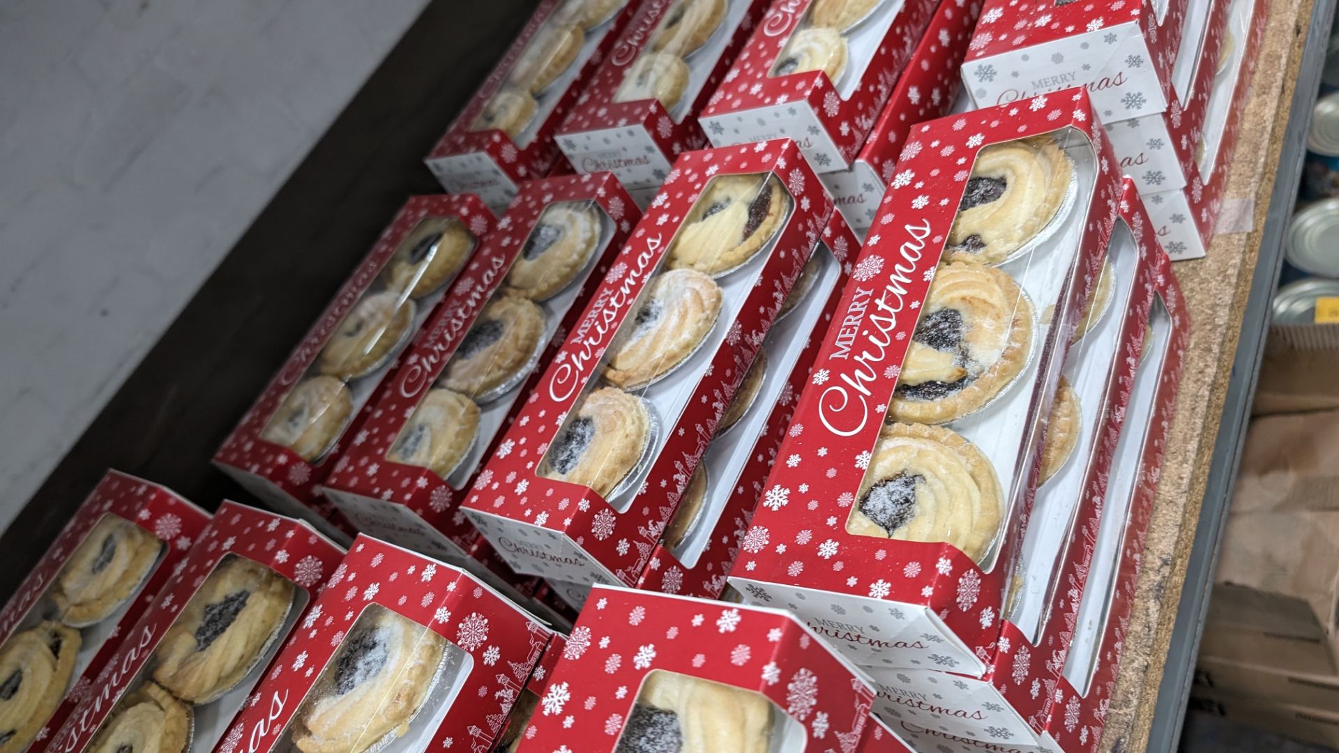 40 off 6 packs of Christmas mince pies. Each pack contains 6 pies on 2 layers & comes in Merry Chri - Image 7 of 10