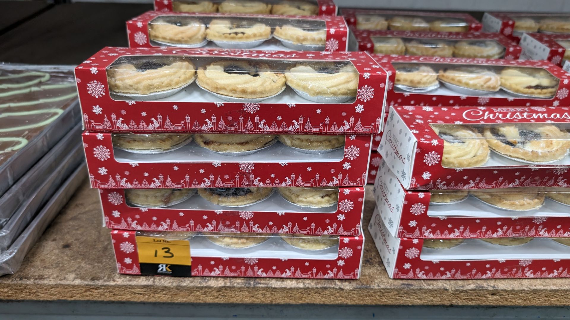 40 off 6 packs of Christmas mince pies. Each pack contains 6 pies on 2 layers & comes in Merry Chri - Image 3 of 10