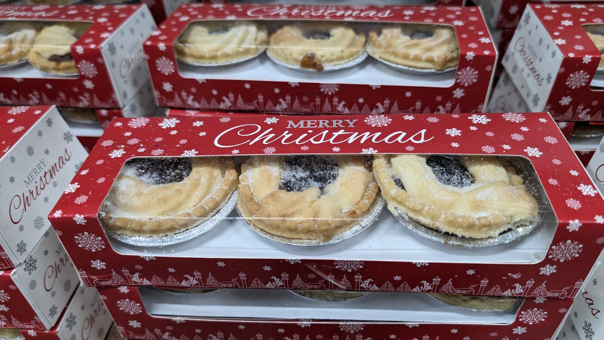 40 off 6 packs of Christmas mince pies. Each pack contains 6 pies on 2 layers & comes in Merry Chri - Image 10 of 10