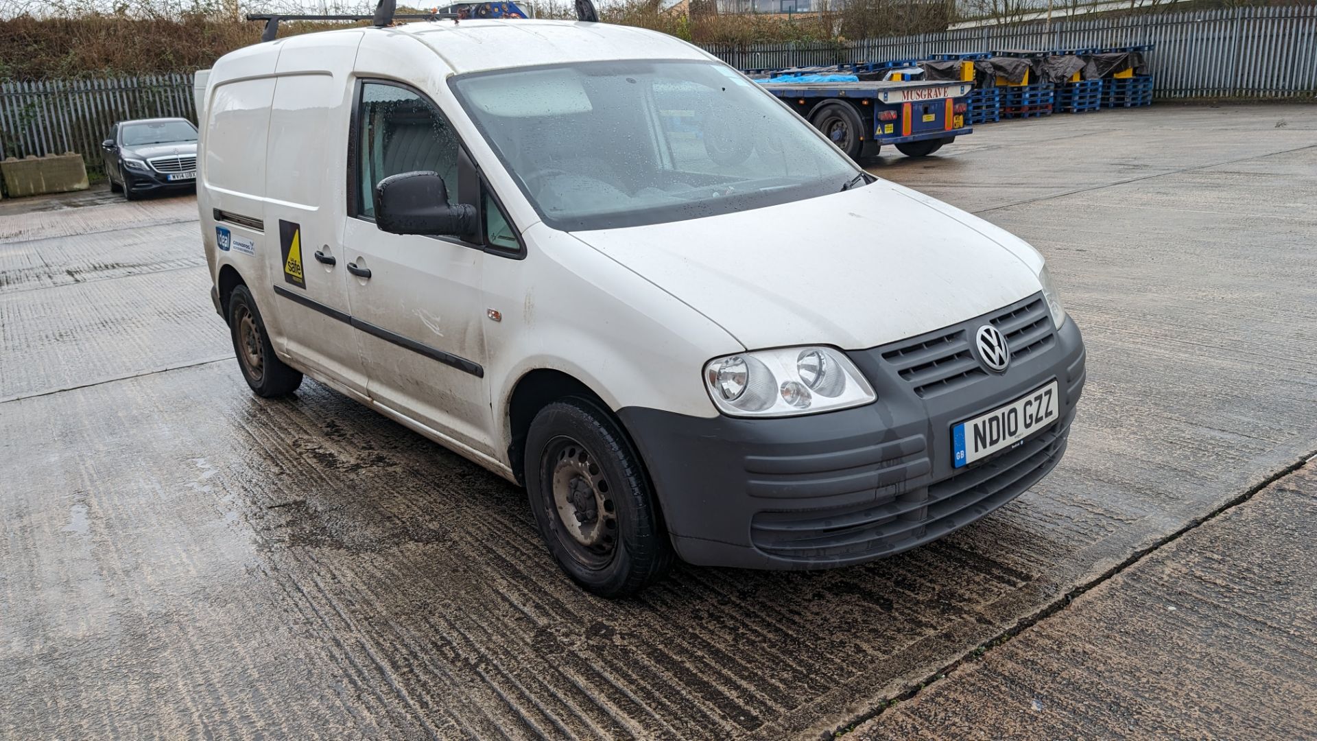 2010 Volkswagen Caddy Maxi C20 TDi 104 panel van - Image 2 of 18