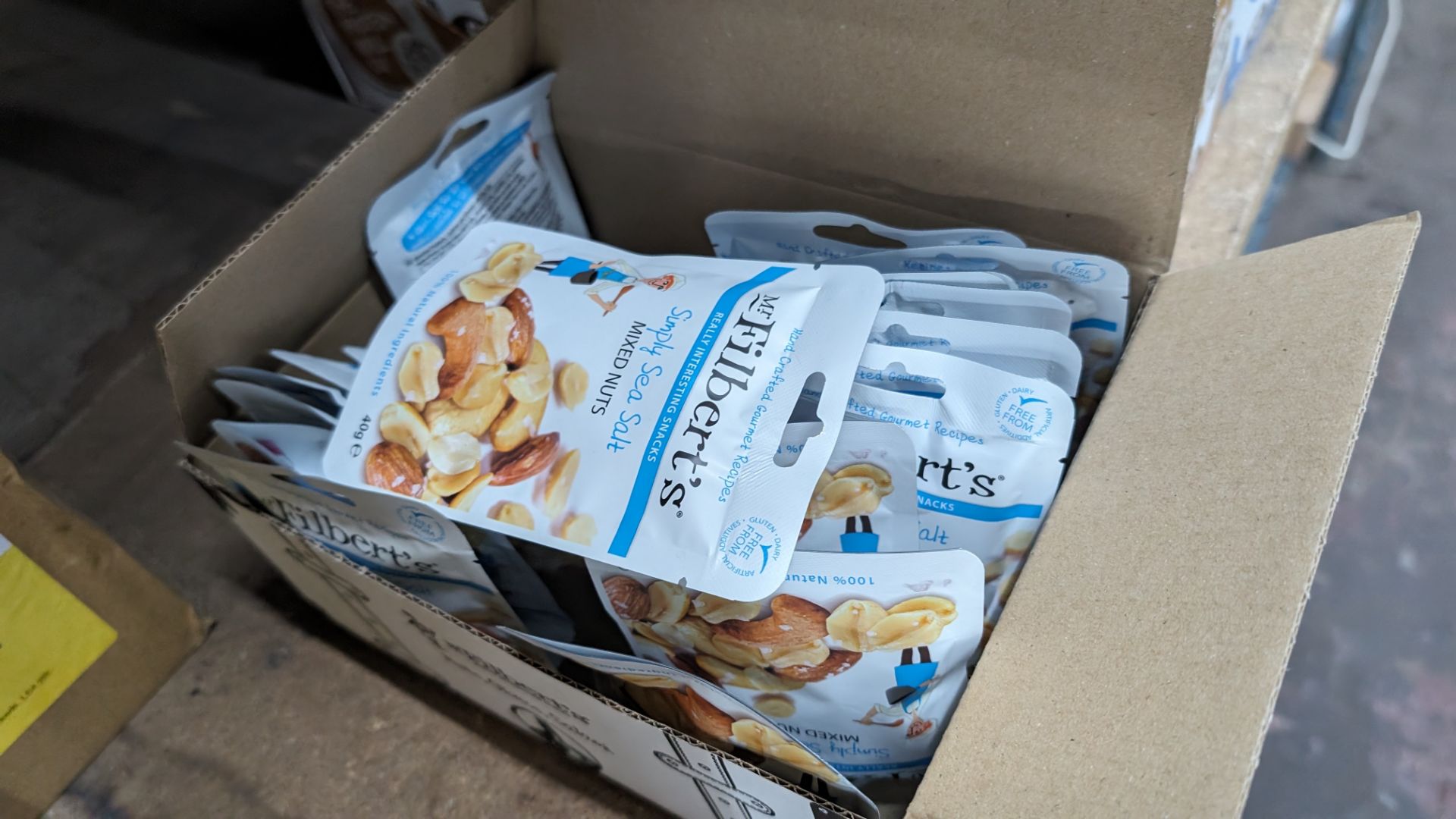 20 packets of Mr Filbert's simply sea salt mixed nuts, each bag containing 40g of product, with a be - Image 4 of 5