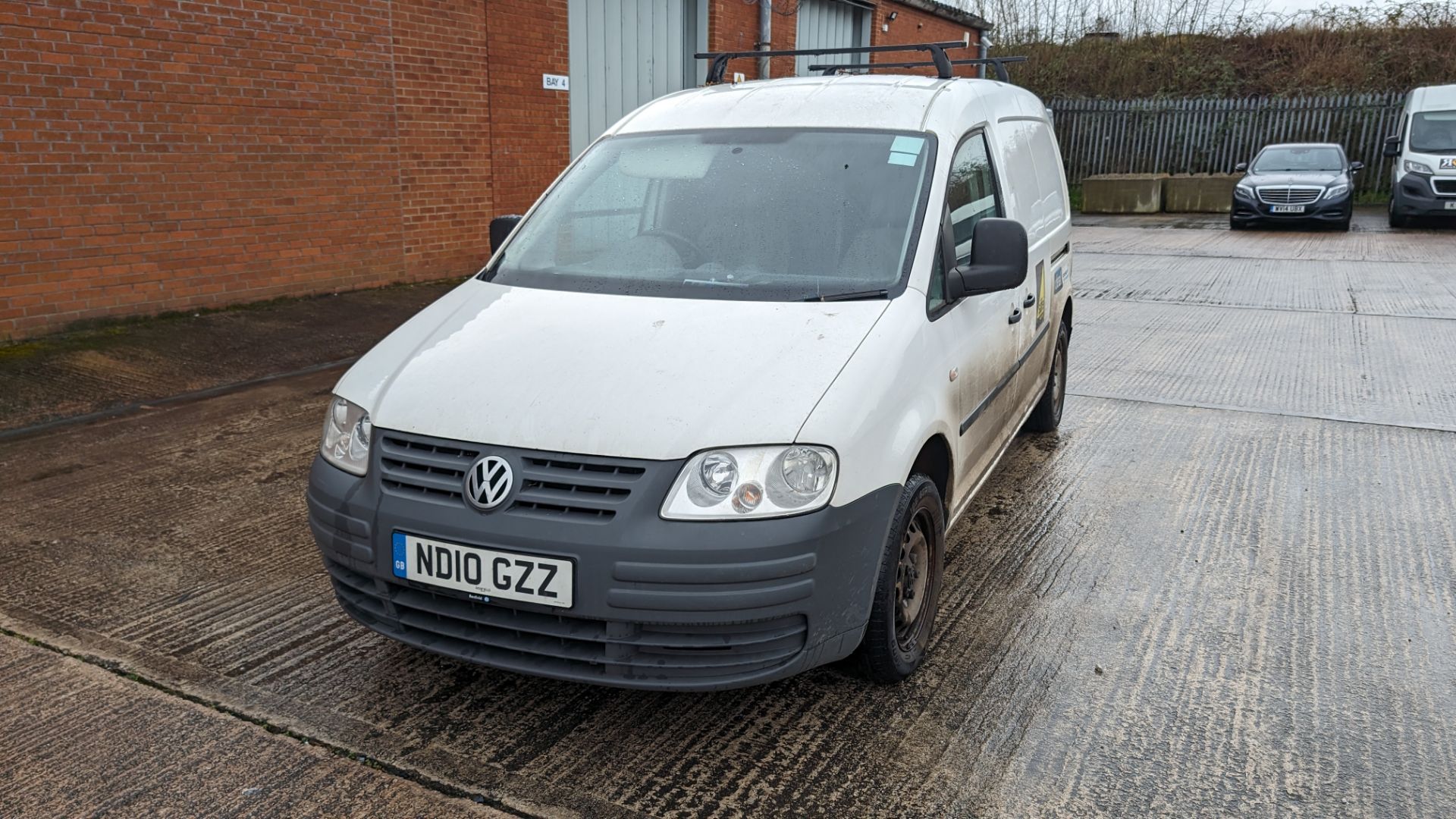 2010 Volkswagen Caddy Maxi C20 TDi 104 panel van - Image 3 of 18