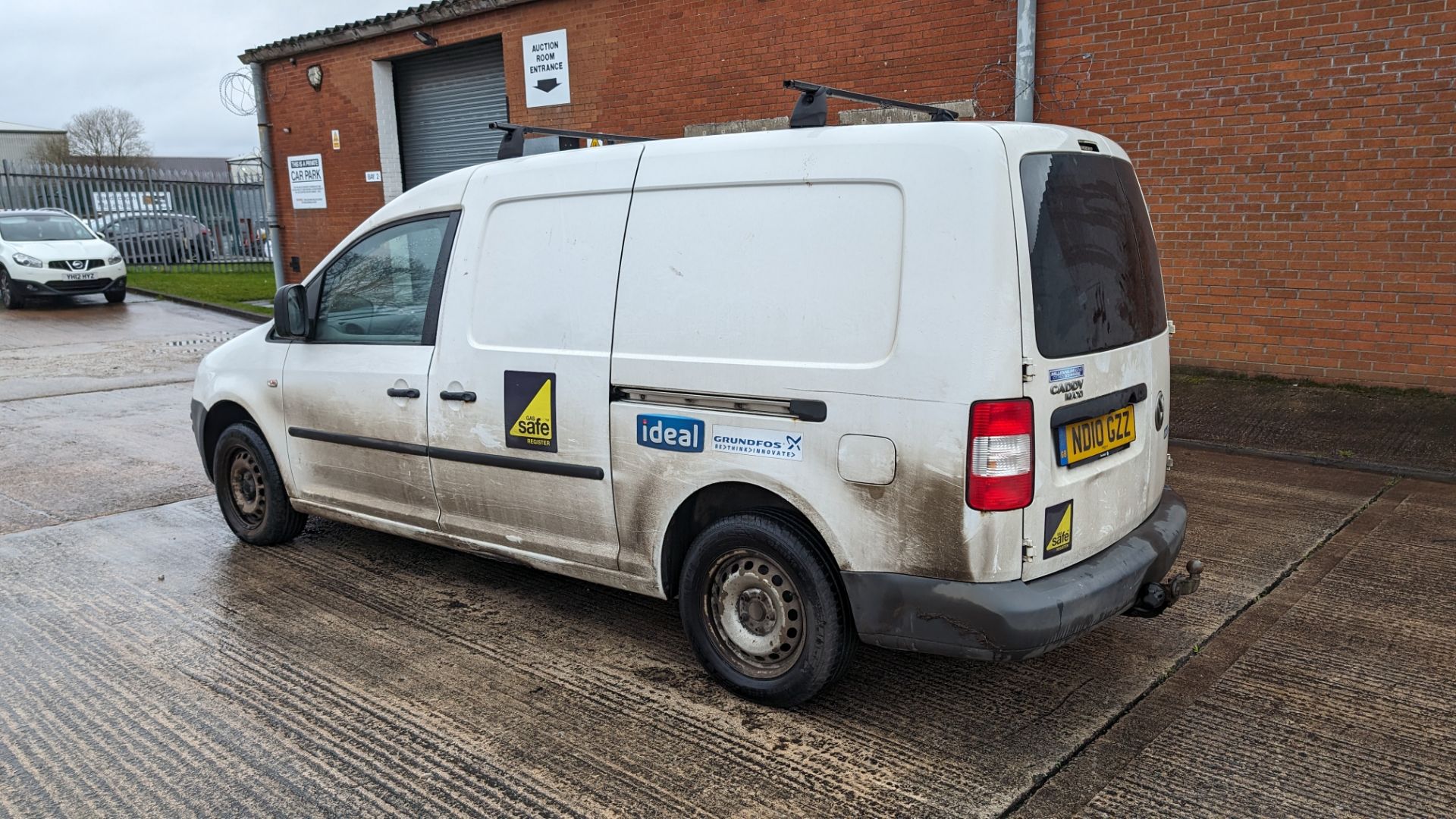 2010 Volkswagen Caddy Maxi C20 TDi 104 panel van - Image 6 of 18