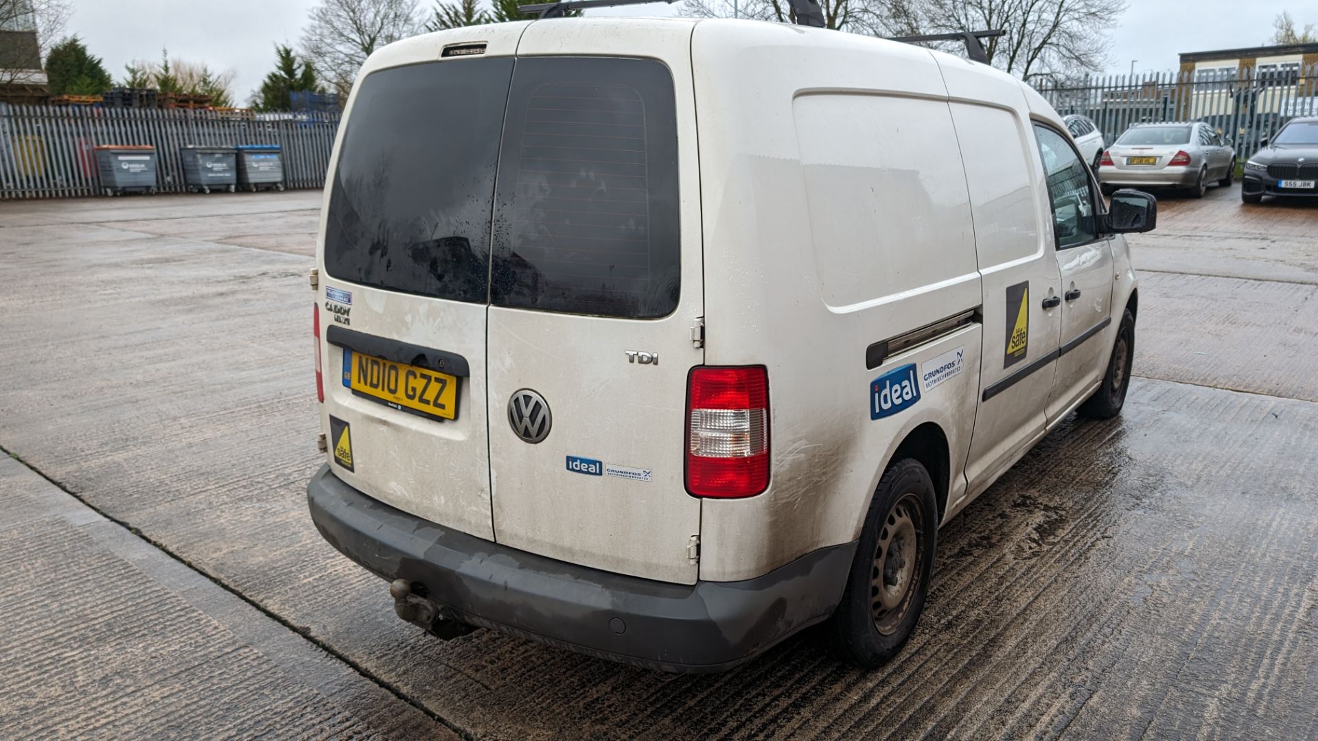 2010 Volkswagen Caddy Maxi C20 TDi 104 panel van - Image 8 of 18