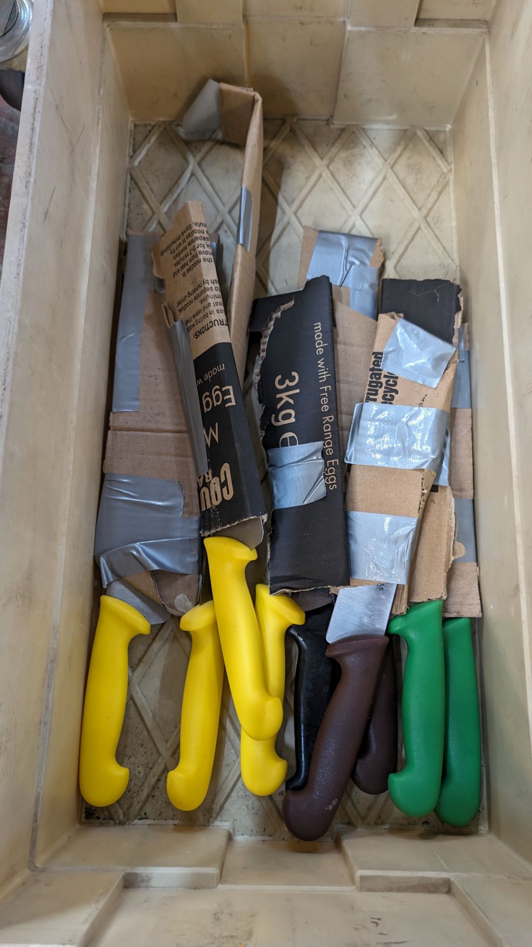 The contents of a crate of chefs knives - Image 3 of 4