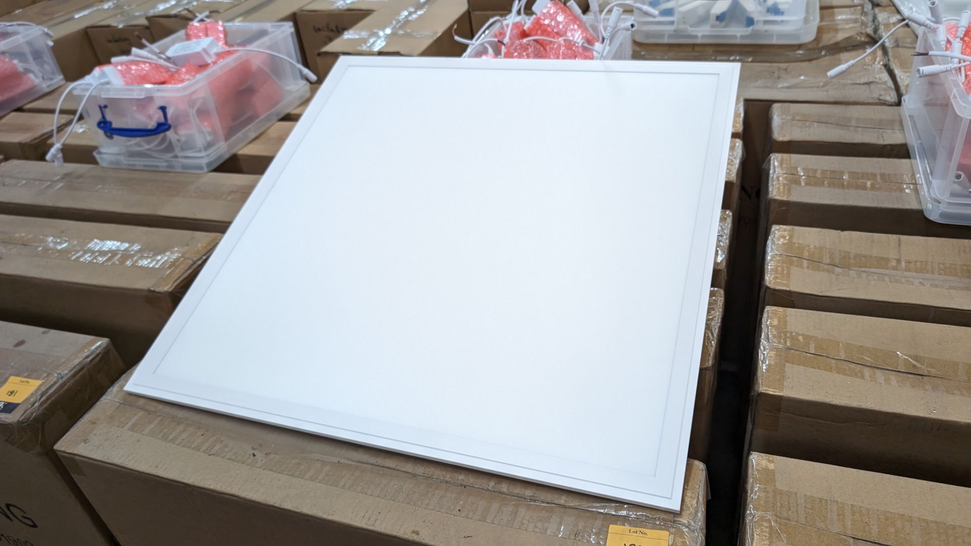 20 off Elegance Premium Eco 595mm x 595mm LED lighting panels. 4000k. 28/36w input power. 36w dri - Bild 5 aus 14