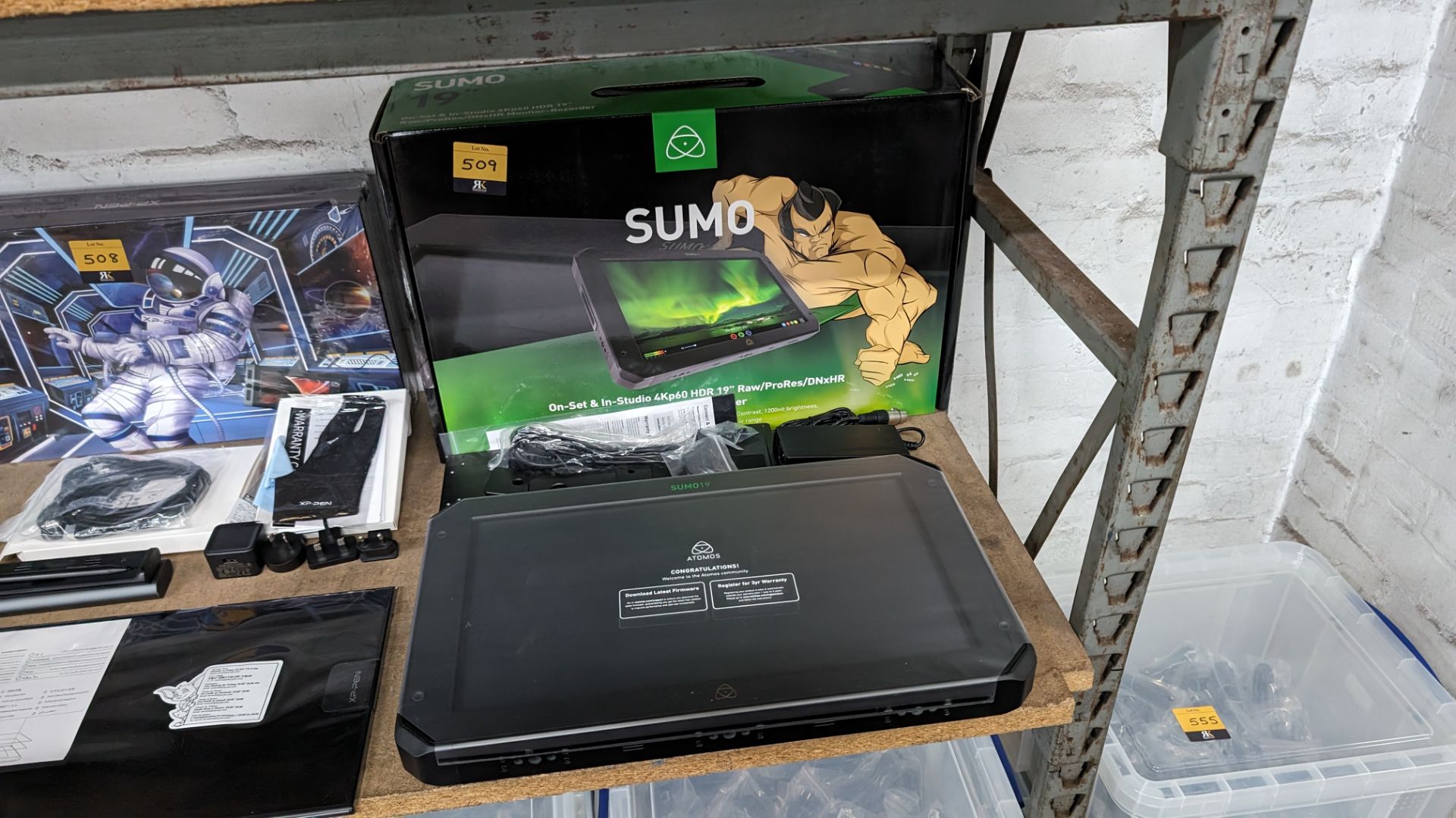 Sumo 19 on-set & in-studio 4KP60 HDR 19" raw/ProRes/DNxHR - Image 2 of 7