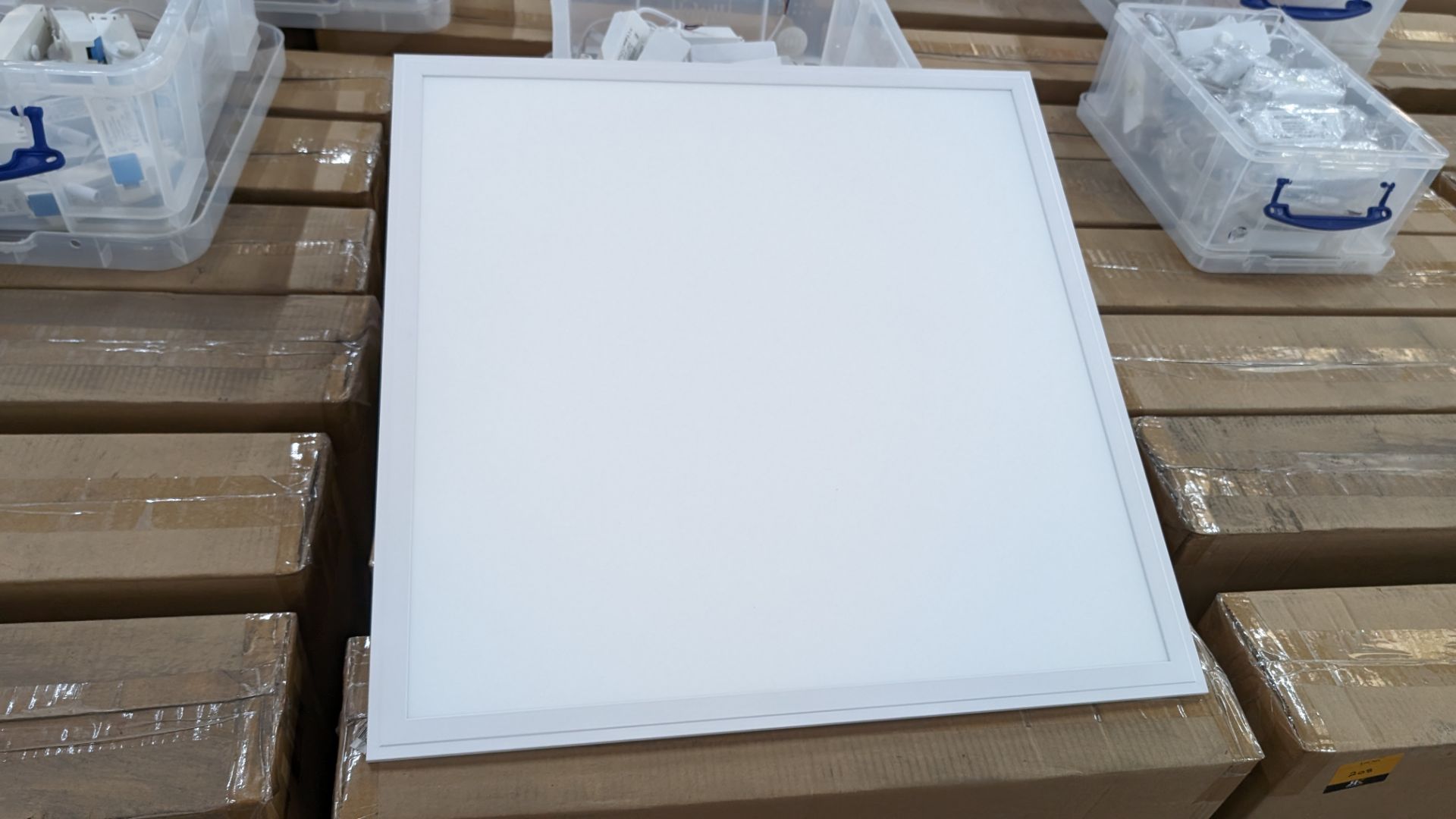 24 off Elegance Premium E 595mm x 595mm LED lighting panels. 5500k. 28/36w input power. 36w driv - Bild 6 aus 16