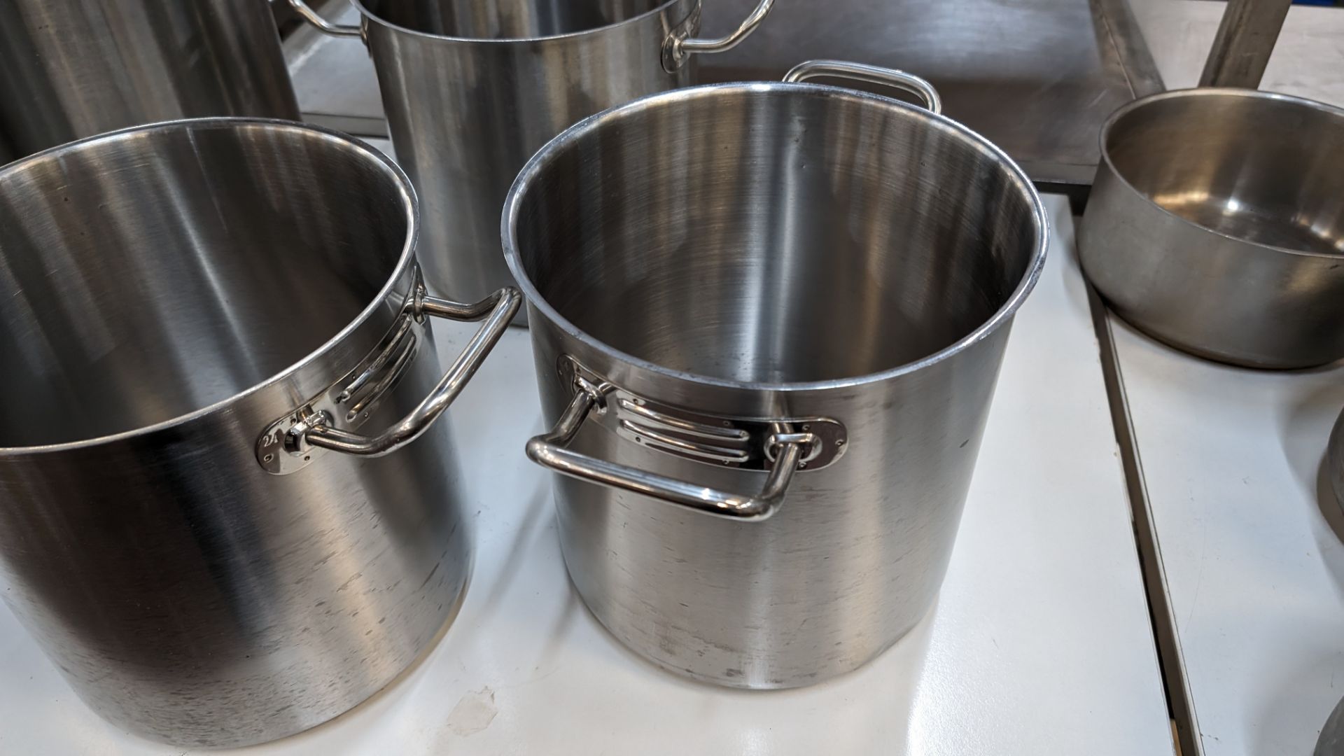 7 assorted large stock pots and similar - Image 9 of 9