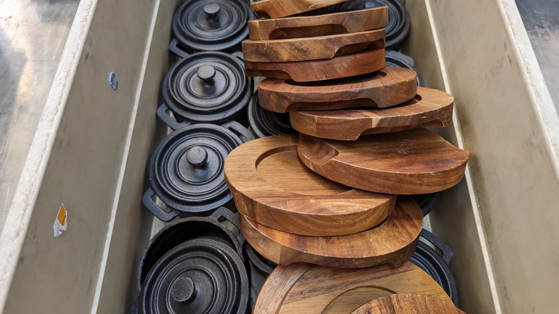 The contents of a crate of Utopia cast iron small pots with lids plus a quantity of wooden stands fo - Bild 4 aus 6