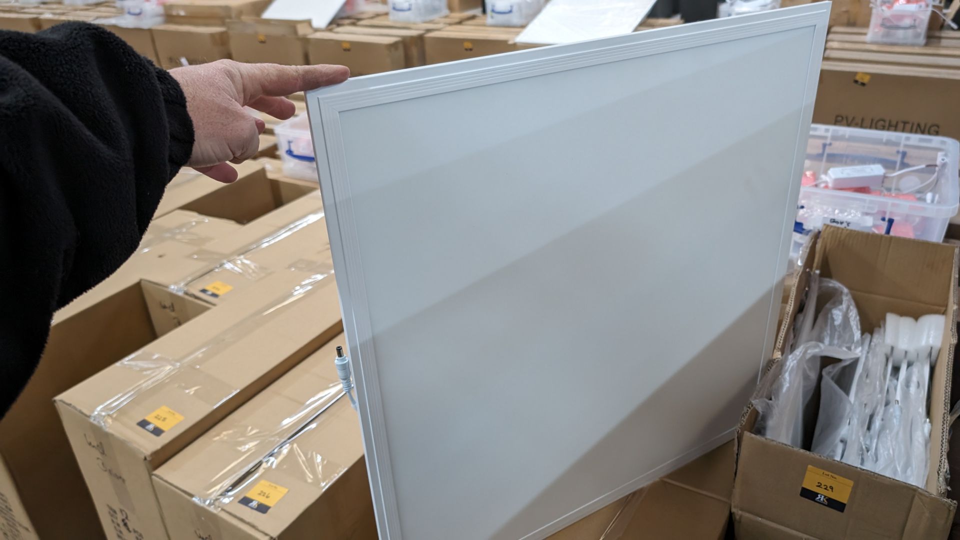 8 off 595mm x 595mm 4000k 45w LED lighting panels, each including driver - 1 carton - Image 3 of 5
