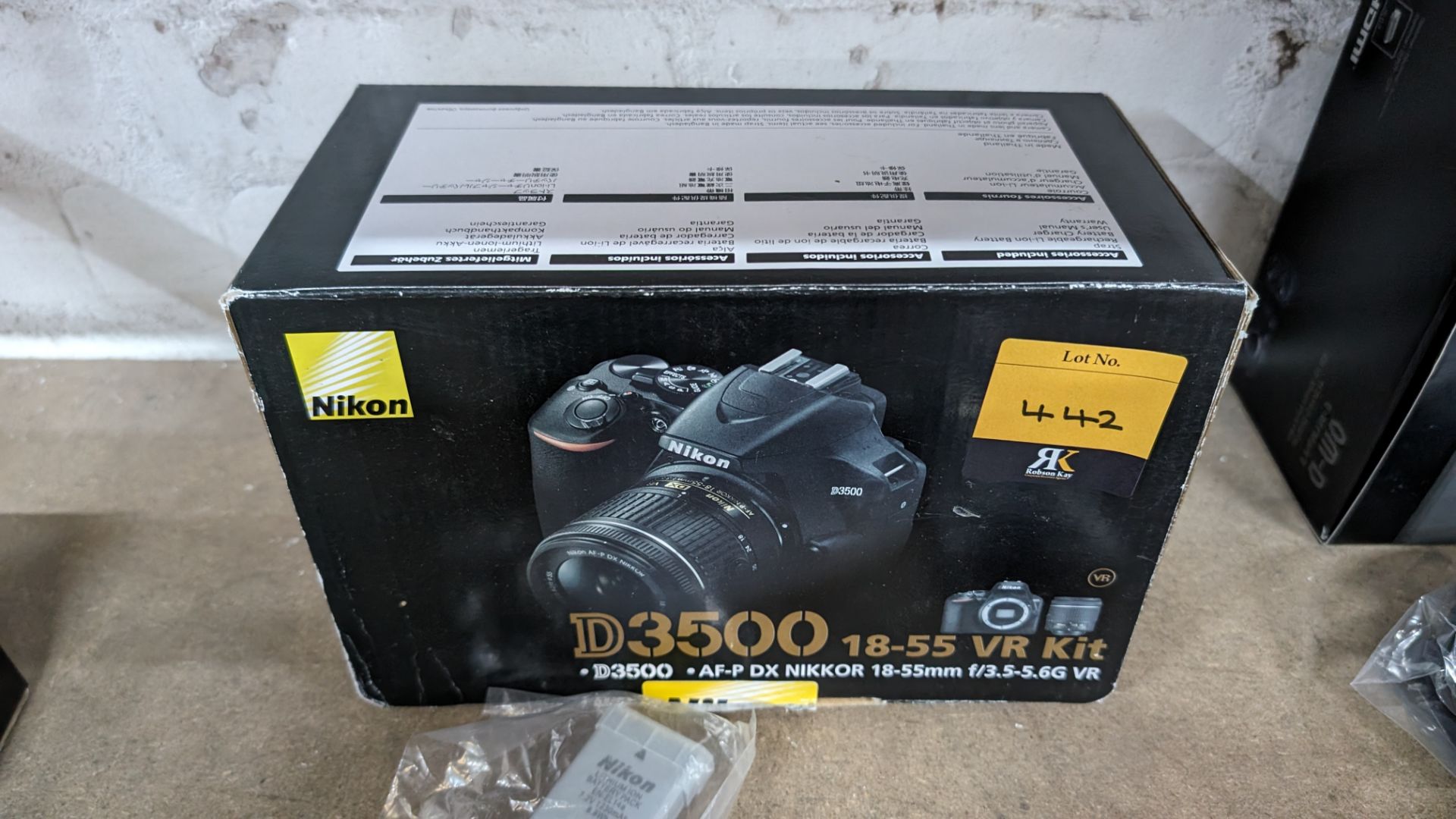 Nikon D3500 camera. Although this camera is in a box for a kit including a lens, this lot just comp - Bild 5 aus 8