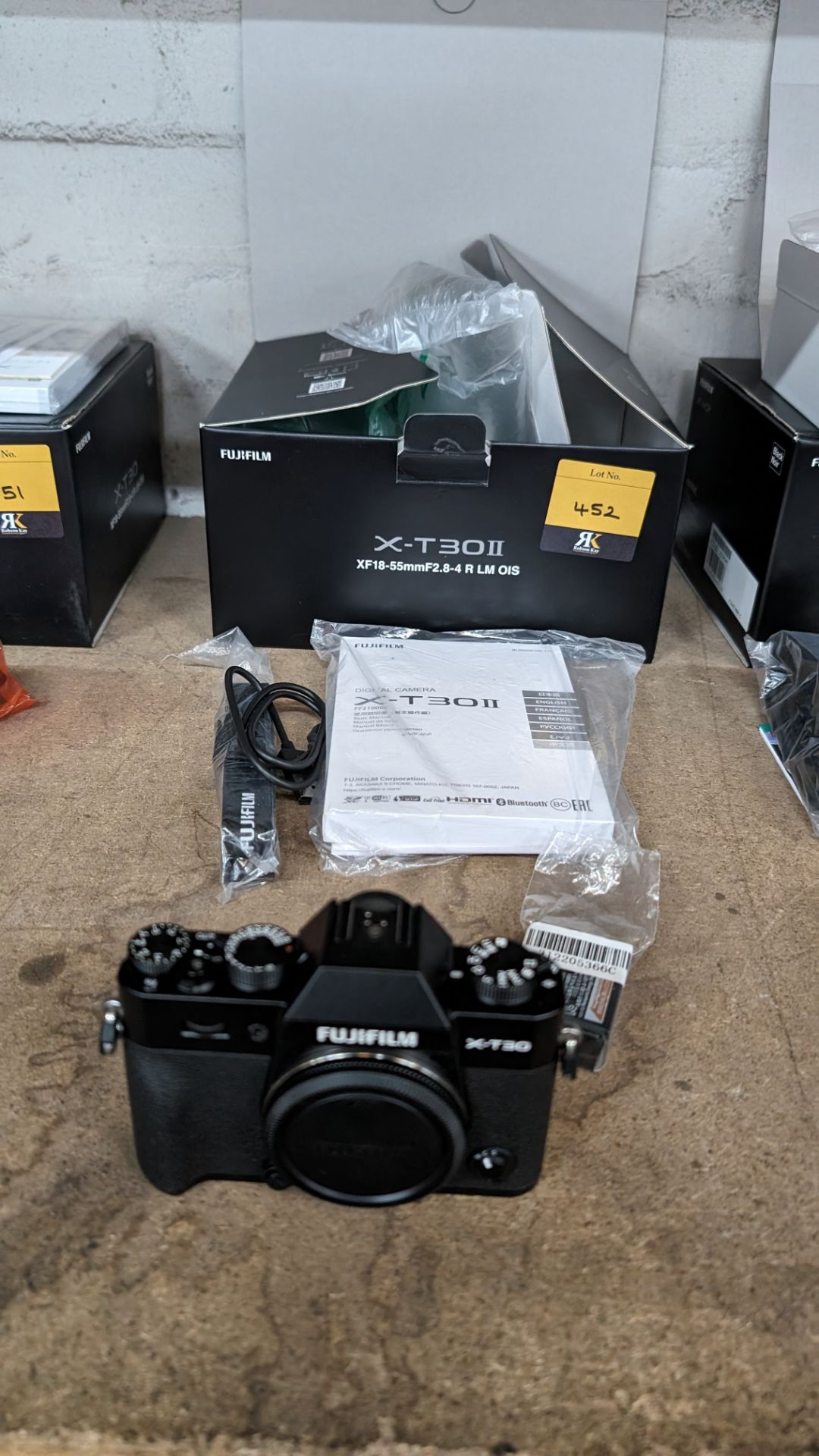 Fujifilm X-T30 II camera, including battery, cables, strap and more. NB: no lens - Bild 12 aus 13