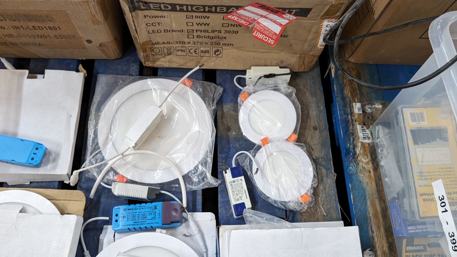 The contents of a pallet of assorted lighting products, including lamps, bulbs and drivers - Bild 6 aus 13