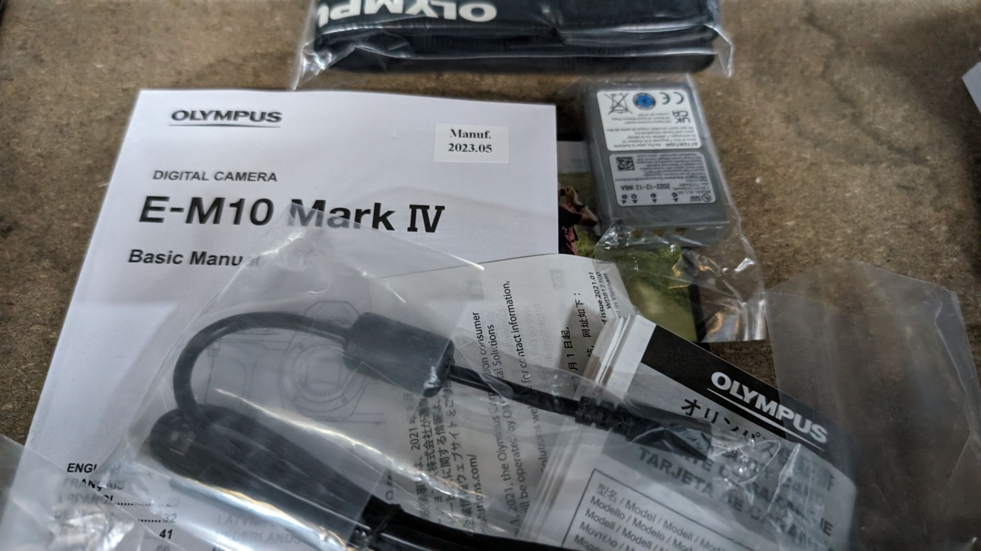 Olympus OM-D E-M10 Mark IV camera, in box, including strap, battery, adaptor and cable - Bild 6 aus 13