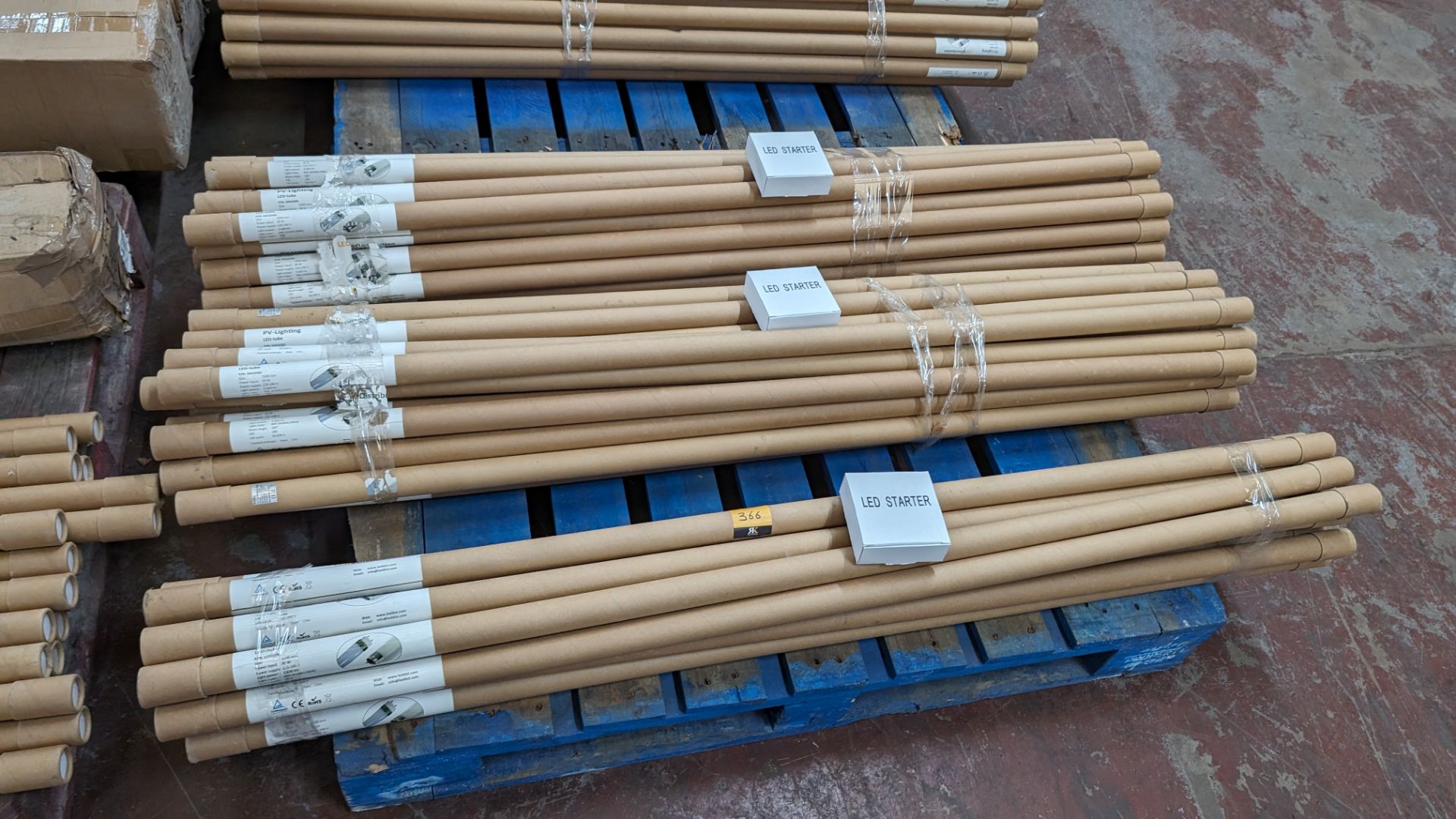 The contents of a pallet of 1500mm 30w 3600 lumens LED lighting tubes, 50,000 hours. Approximately