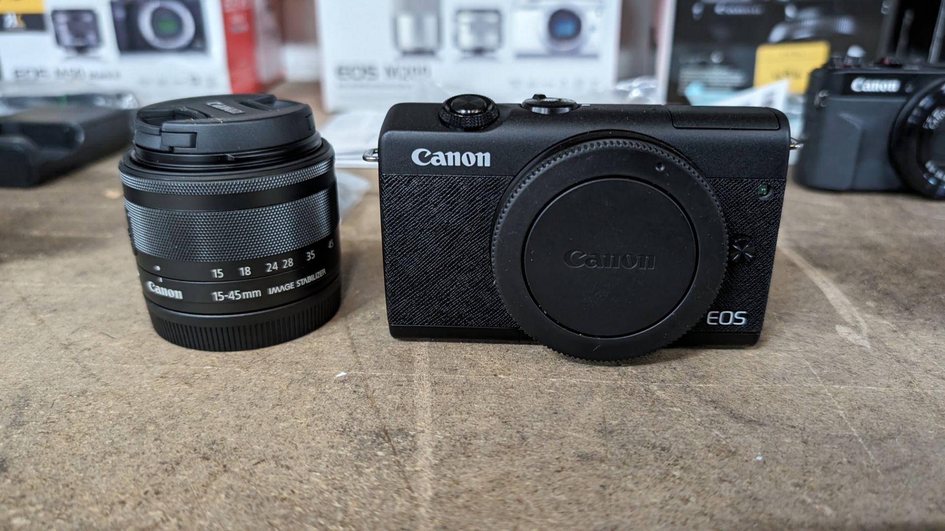 Canon EOS M200 camera kit, including 15-45mm image stabilizer lens, plus battery and charger - Image 4 of 12