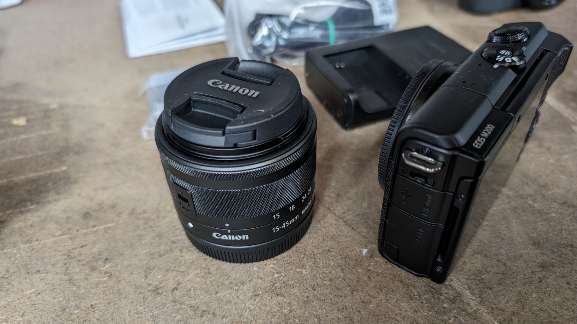 Canon EOS M200 camera kit, including 15-45mm image stabilizer lens, plus battery and charger - Image 9 of 12