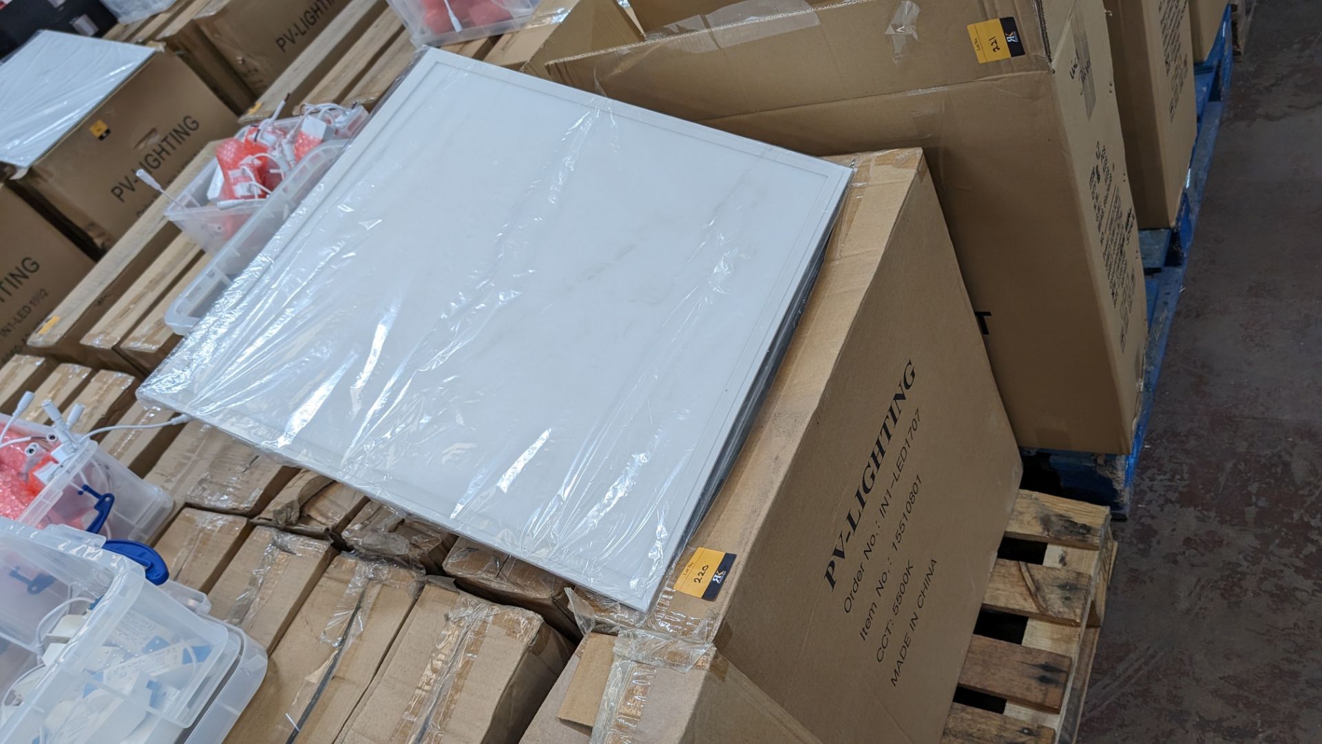 20 off 595mm x 595mm 32/36w 5500k 4320 lumens cold white LED lighting panels. This lot comprises 5