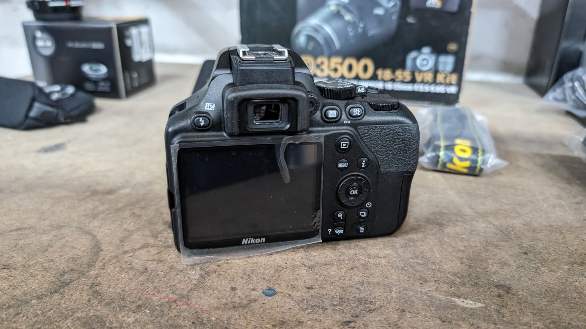 Nikon D3500 camera. Although this camera is in a box for a kit including a lens, this lot just comp - Bild 7 aus 8