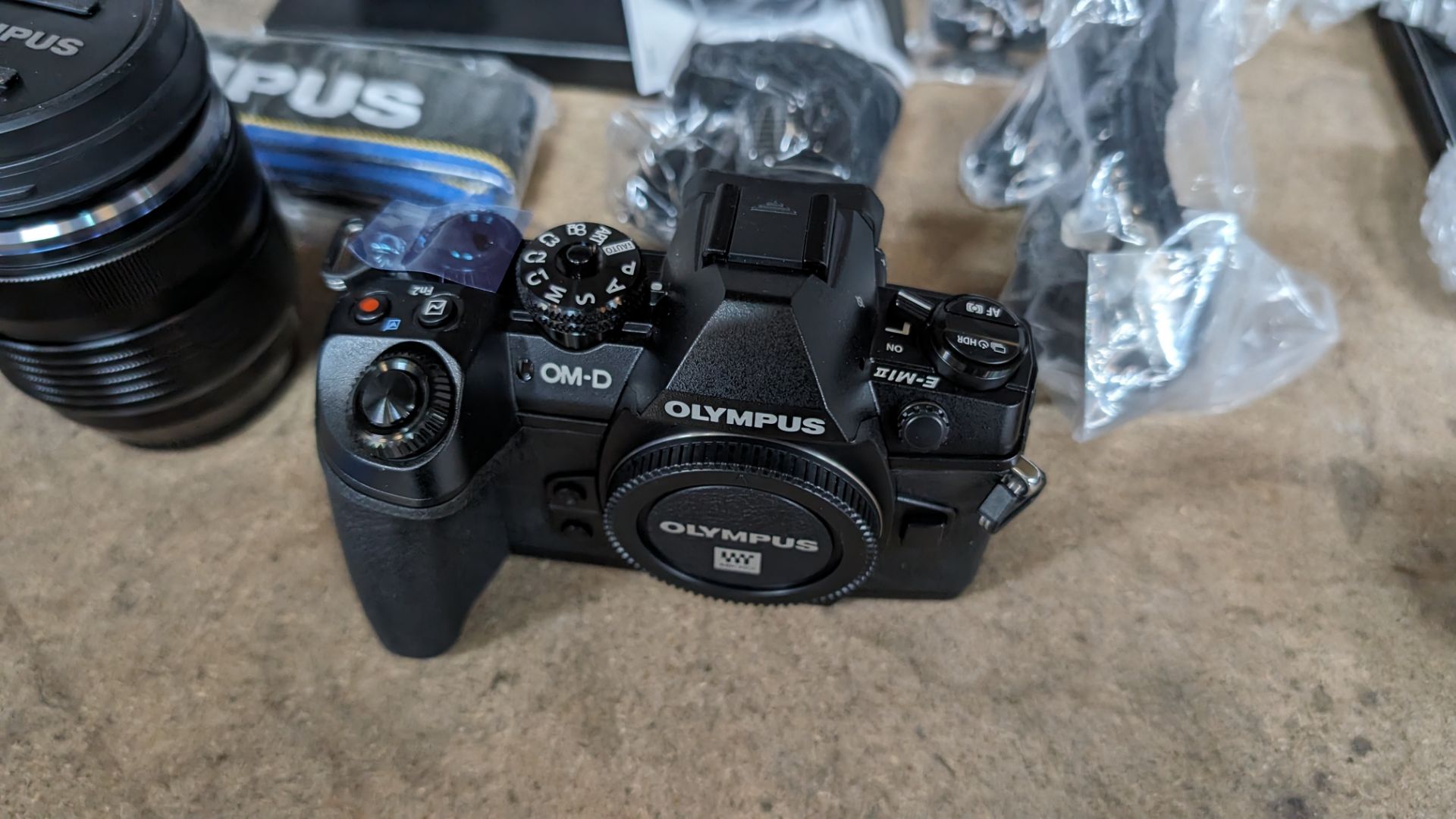 Olympus OM-D E-M1 Mark II micro camera kit, including camera body, strap, battery, charger, USB cabl - Image 4 of 15