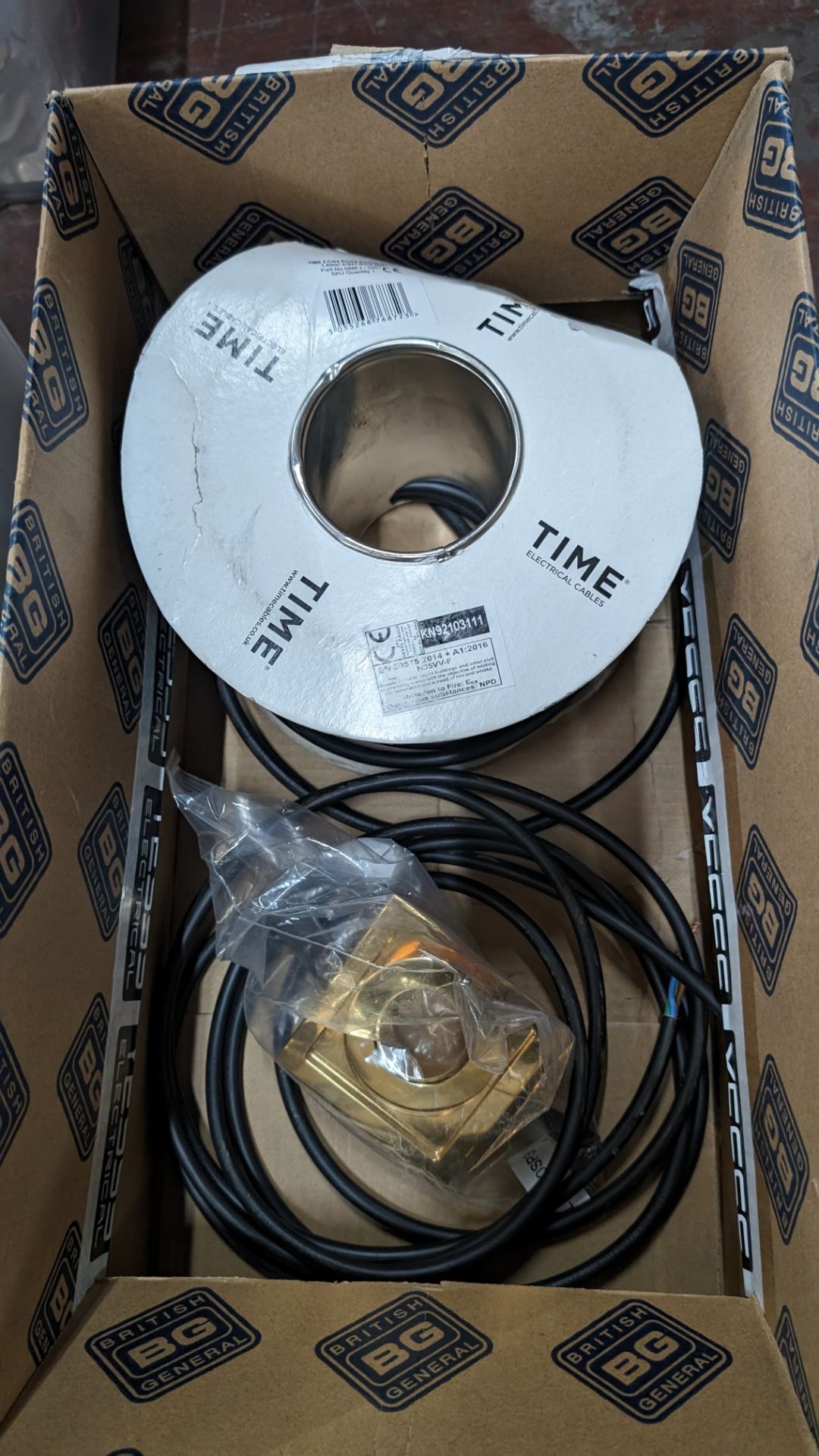 Box of cable plus light housing - Image 6 of 12