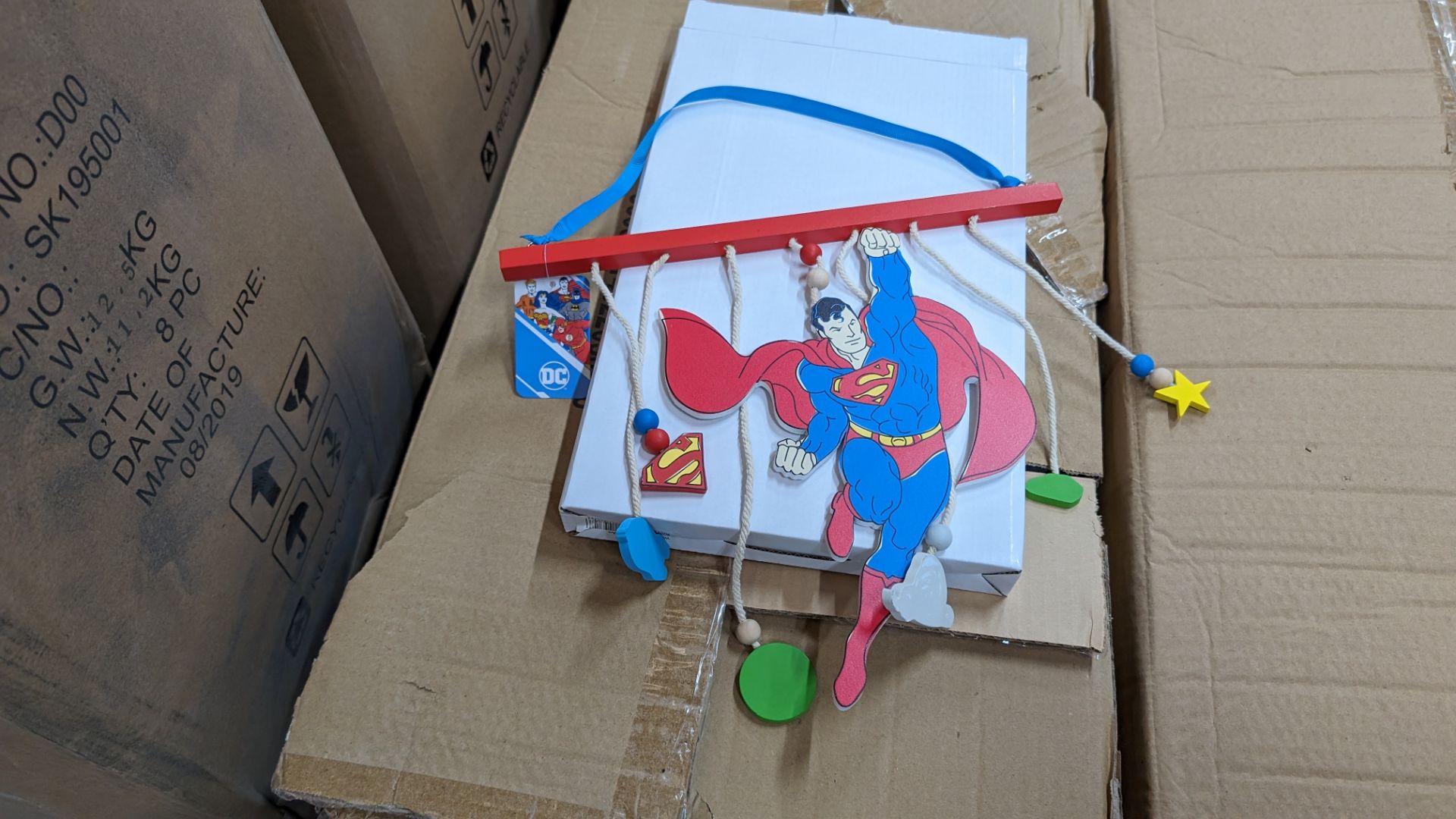 72 off DC Comics Superman hanging wall art items - 2 cartons - Bild 3 aus 8