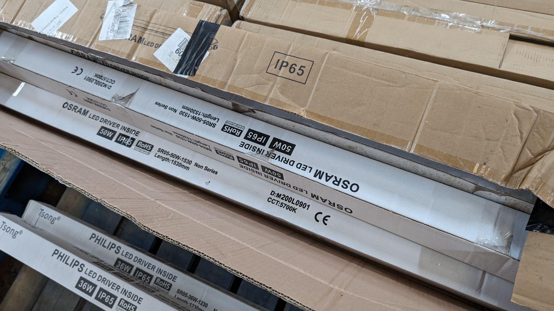 14 off Osram IP65 1530mm 5700k LED batten lighting units with Osram LED drivers - 1 full part and 1 - Image 3 of 5