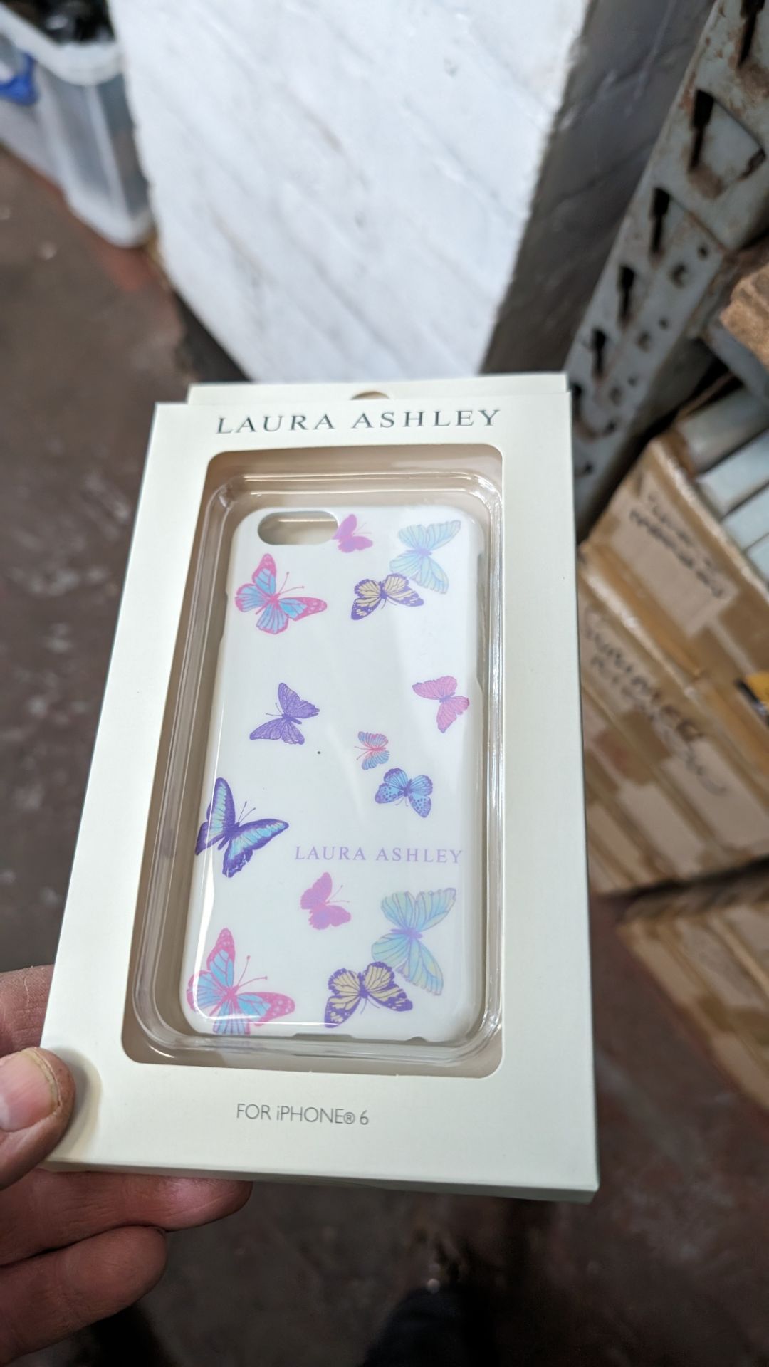 Large quantity of Laura Ashley iPhone covers/cases for iPhone 6 in several different designs - 10 la - Bild 3 aus 4