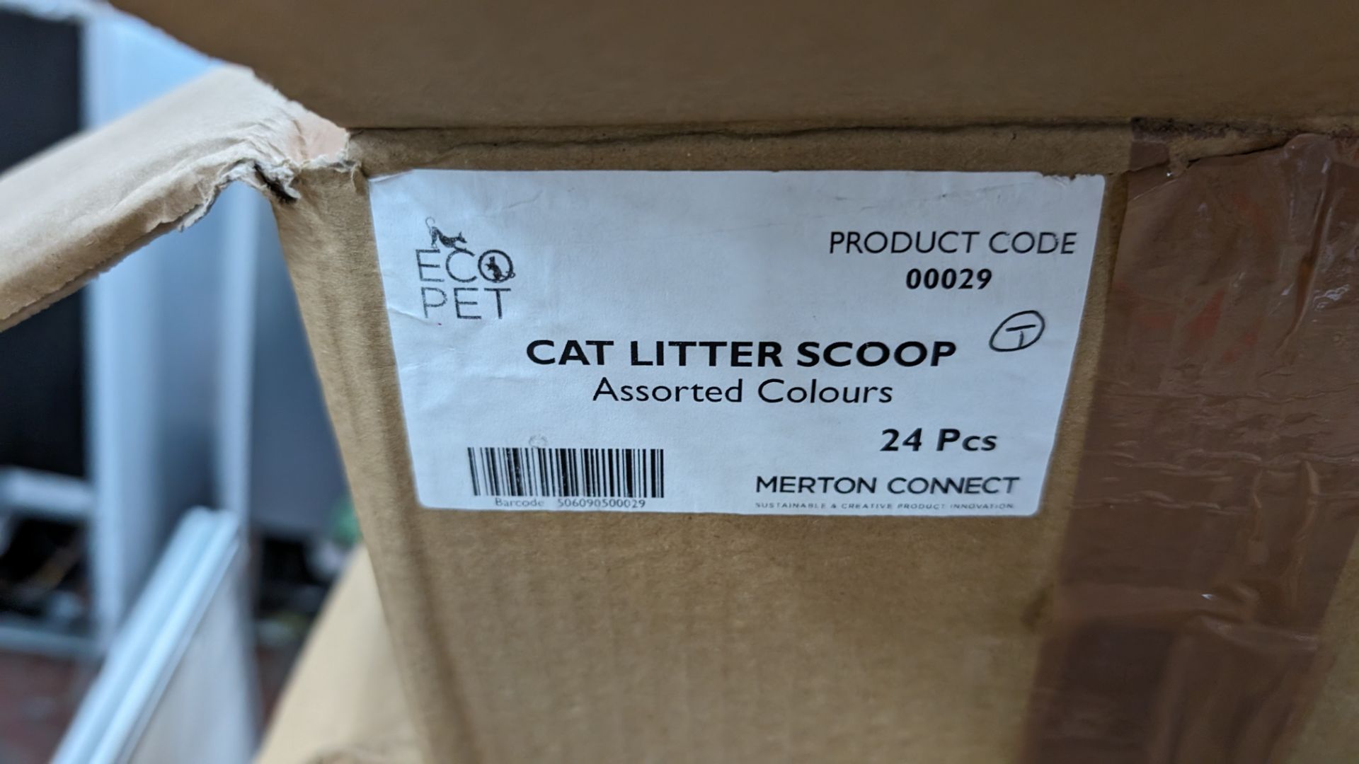 Approximately 144 off cat litter scoops in assorted colours - 6 cartons - Image 10 of 10