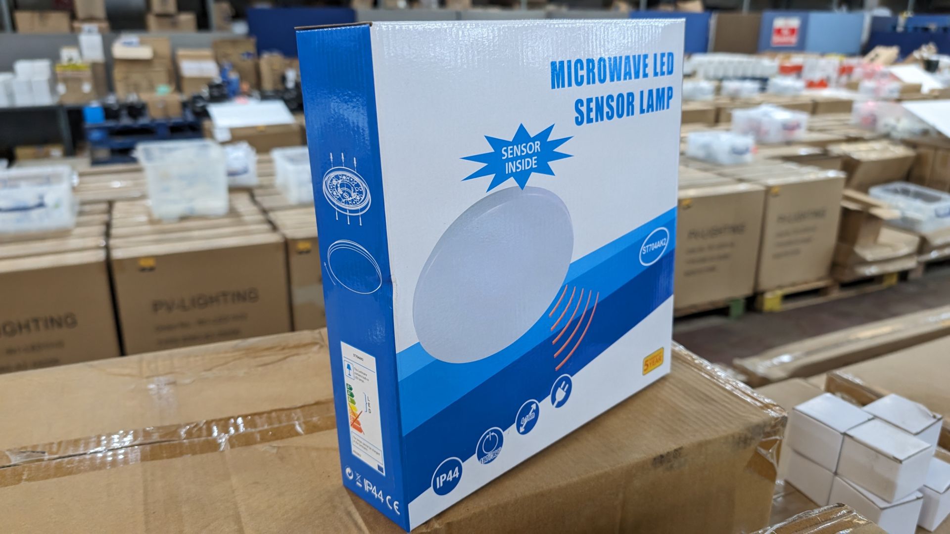 32 off microwave LED sensor lamps. IP44. 12w rated load (one stack) - Bild 3 aus 5