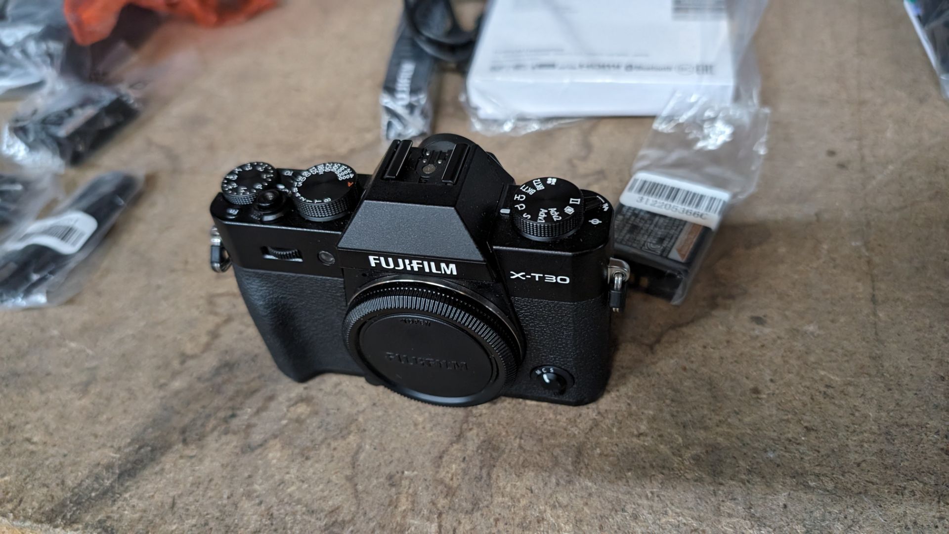 Fujifilm X-T30 II camera, including battery, cables, strap and more. NB: no lens - Bild 4 aus 13
