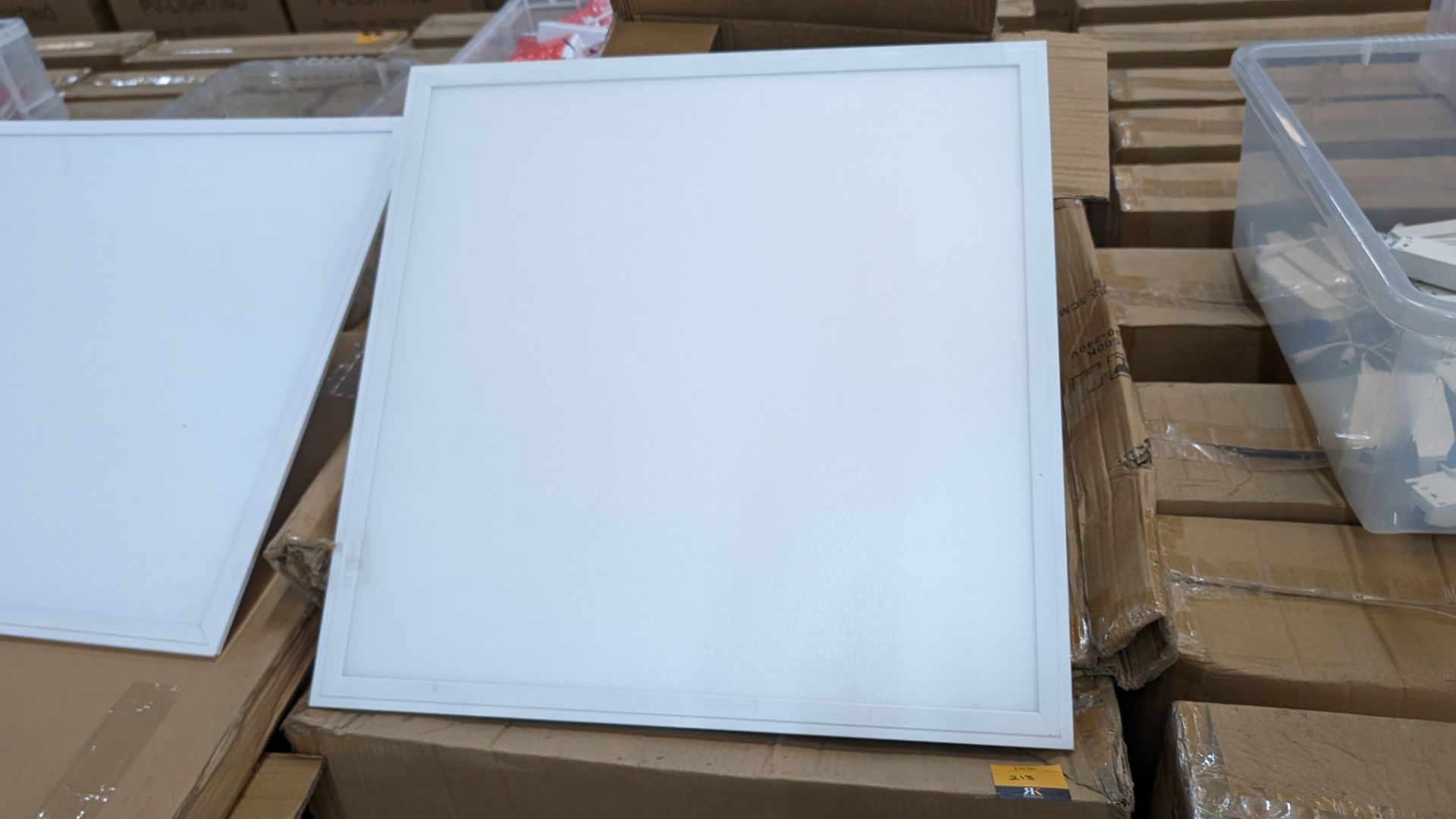 18 off 600mm x 600mm 36w 4500k 4320 lumens LED lighting panels. 36w drivers. This lot comprises 4 - Bild 6 aus 16