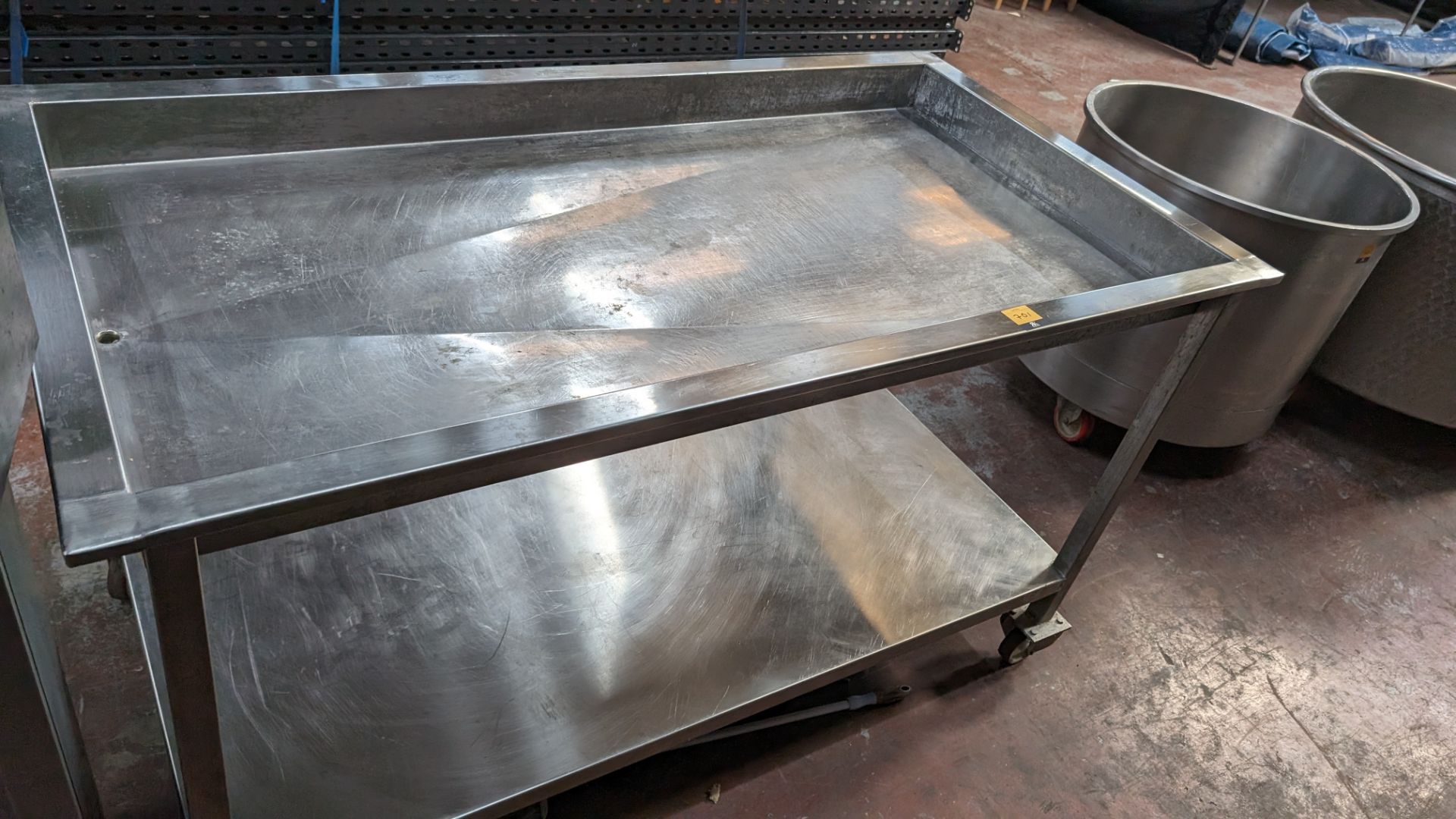 Stainless steel mobile draining table. Understood to have been bought in 2018. Dimensions approxim - Bild 2 aus 5